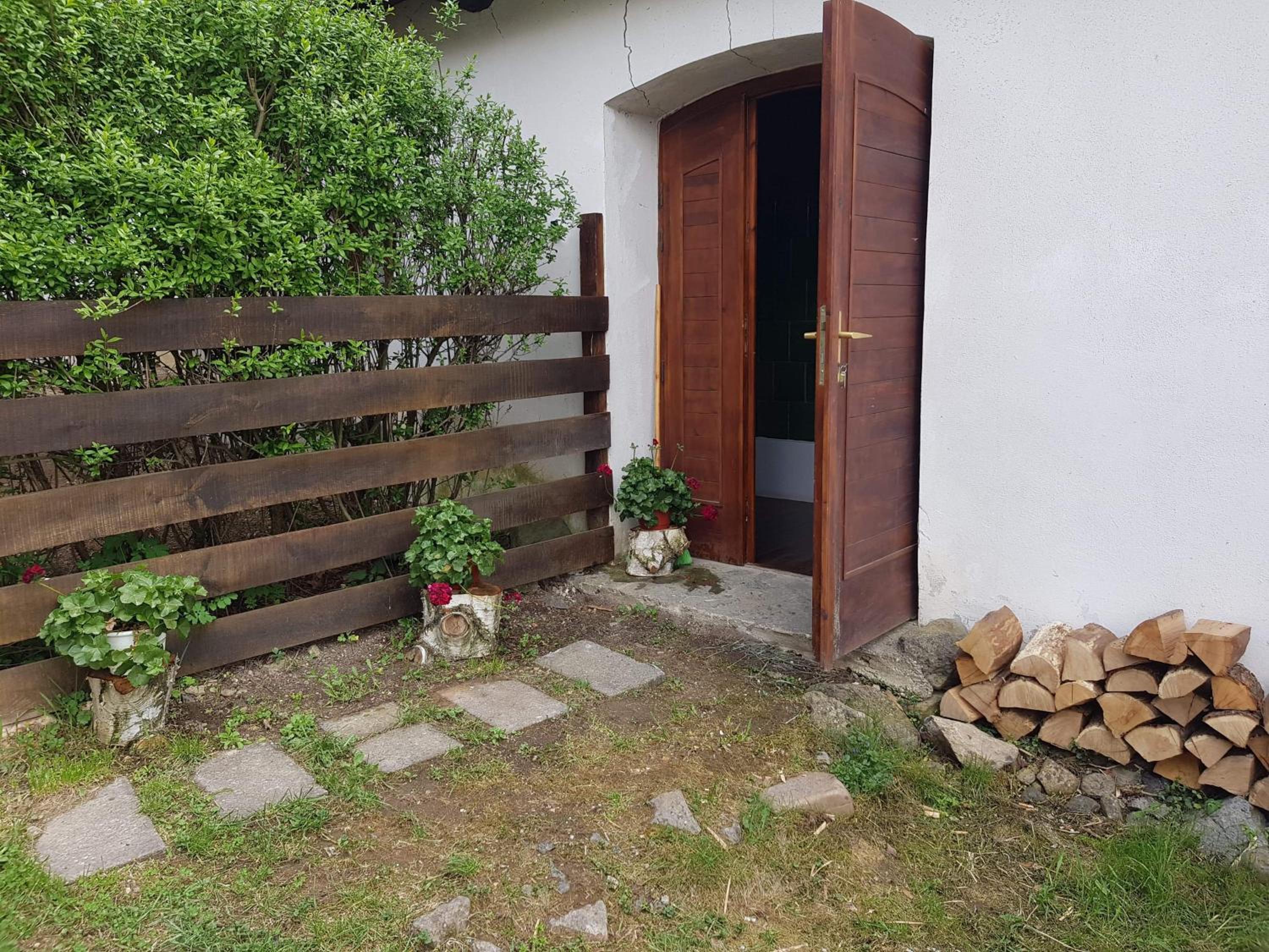 One-Bedroom House - Photo 4