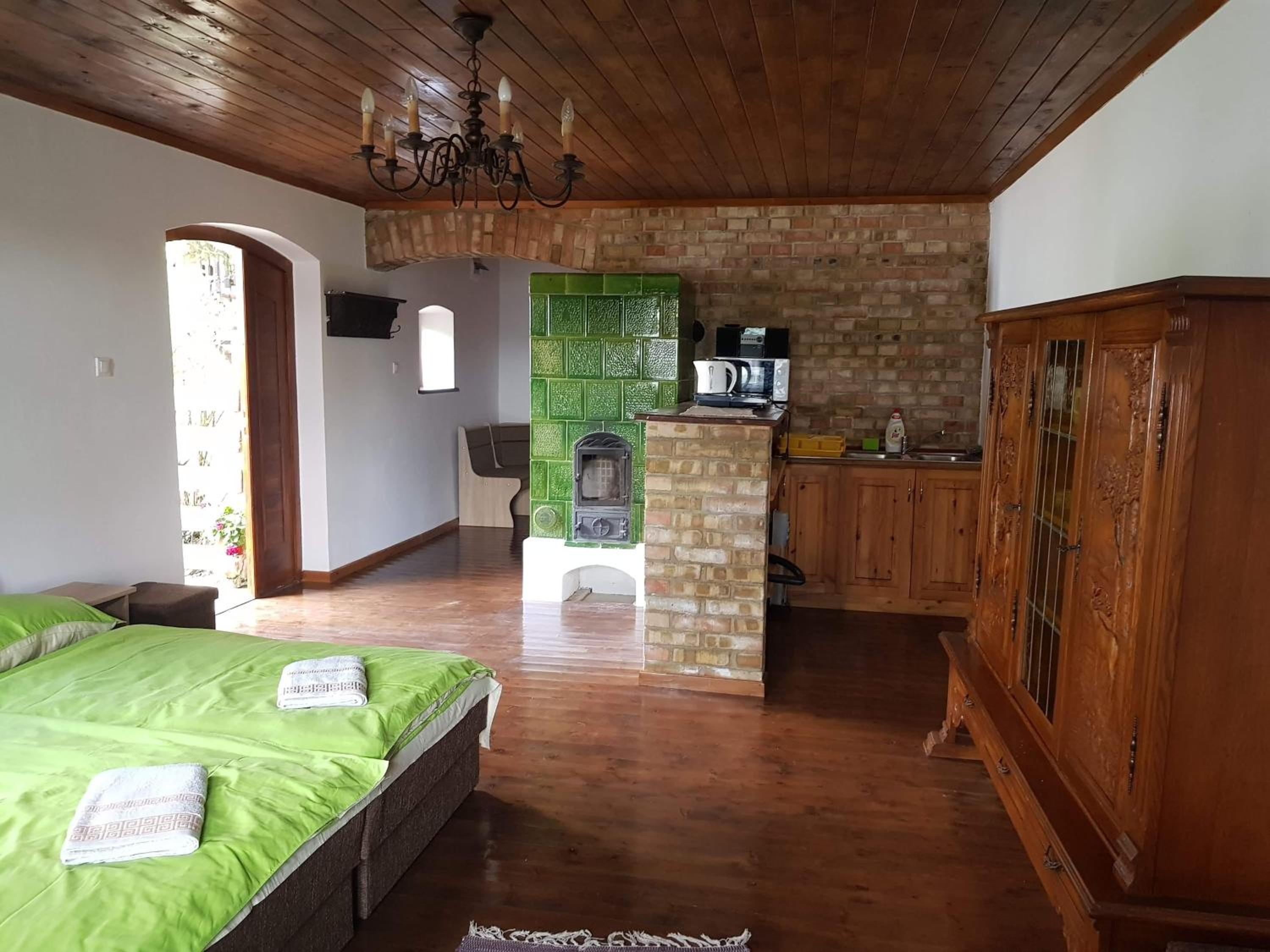 One-Bedroom House - Photo 5