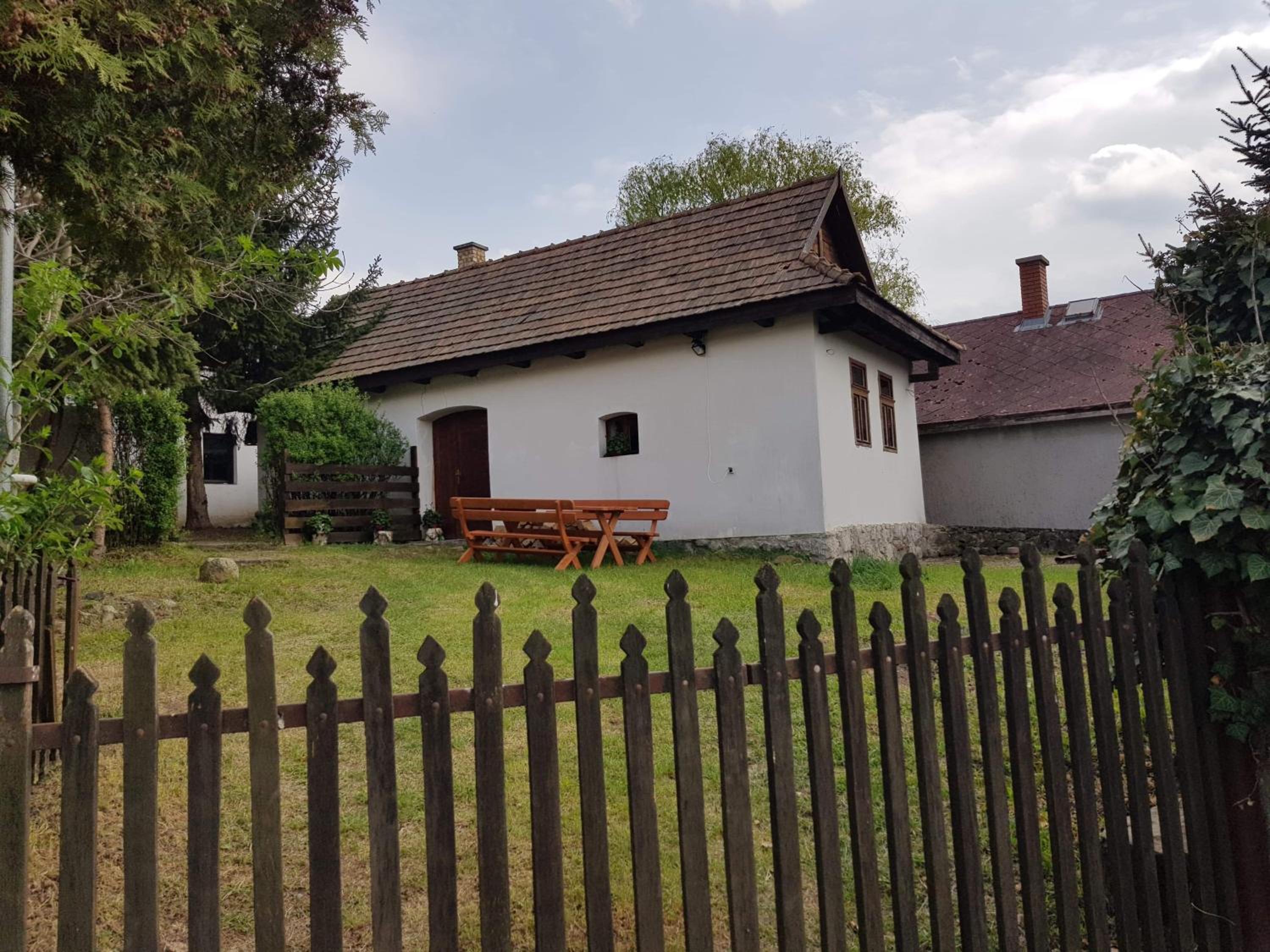 One-Bedroom House - Photo 18