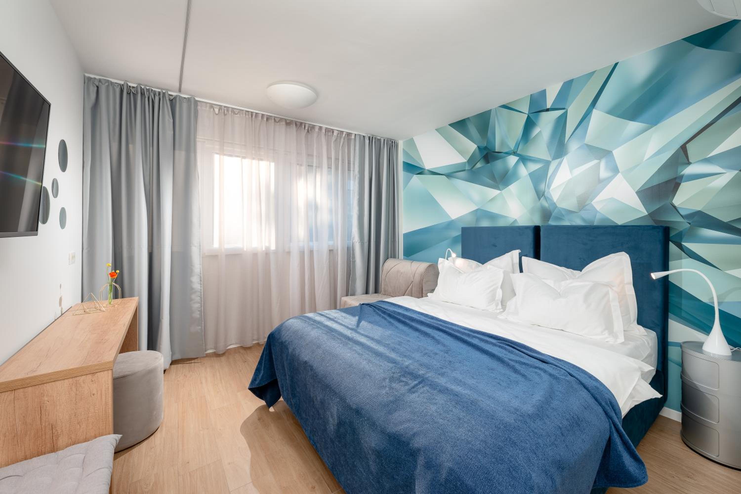 Deluxe Double or Twin Room with Sofa Bed - Photo 4
