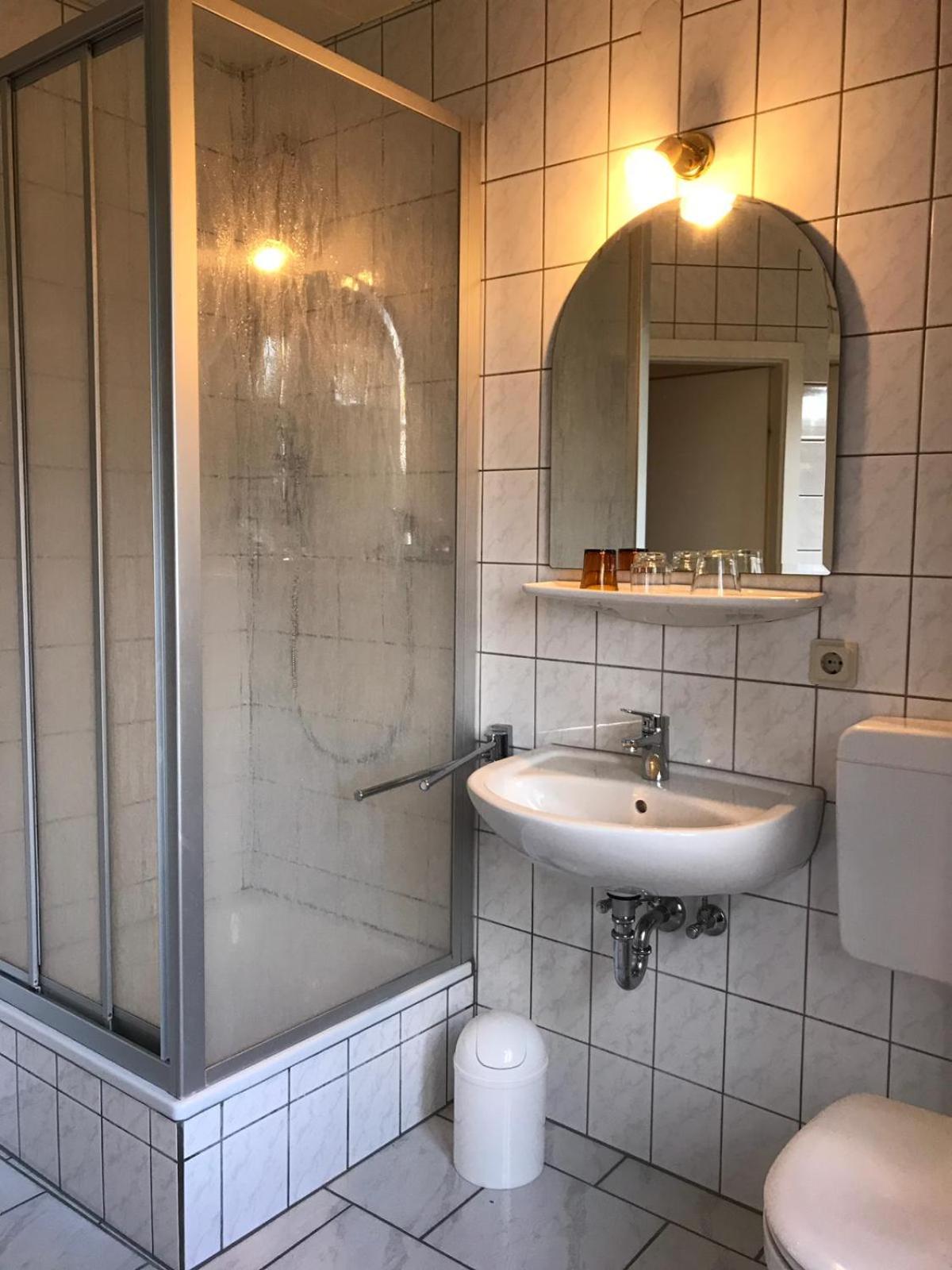 Double Room with Private Bathroom - Photo 4