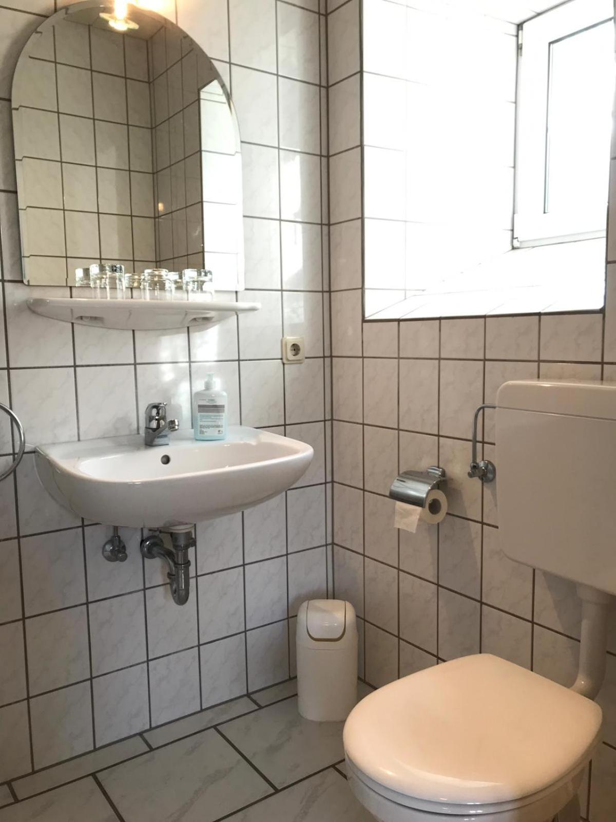 Single Room with Bathroom photo 3