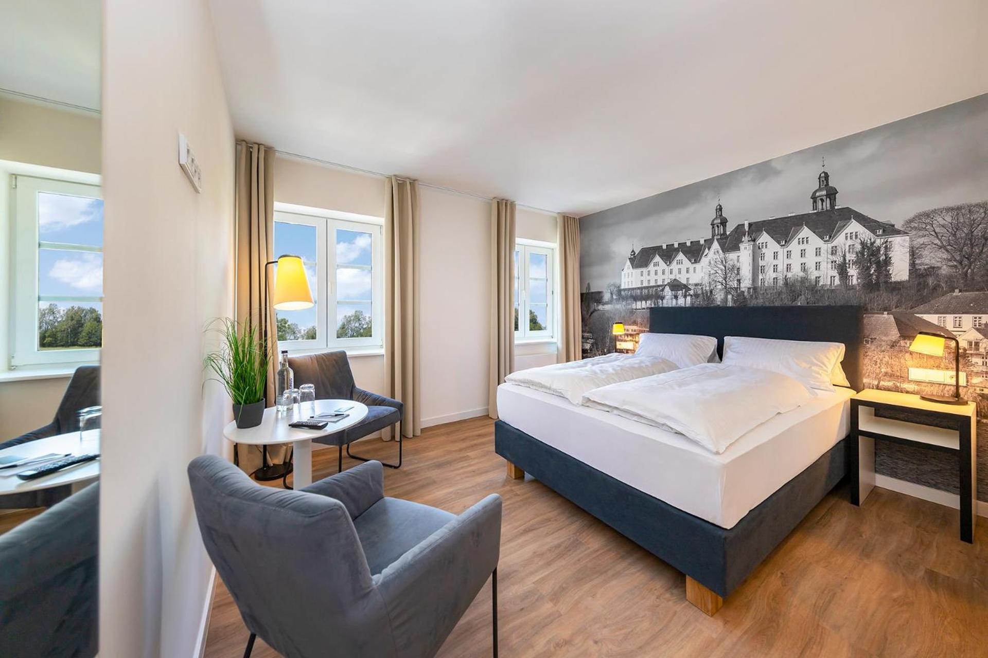 Double Room with Lake View - Photo 1