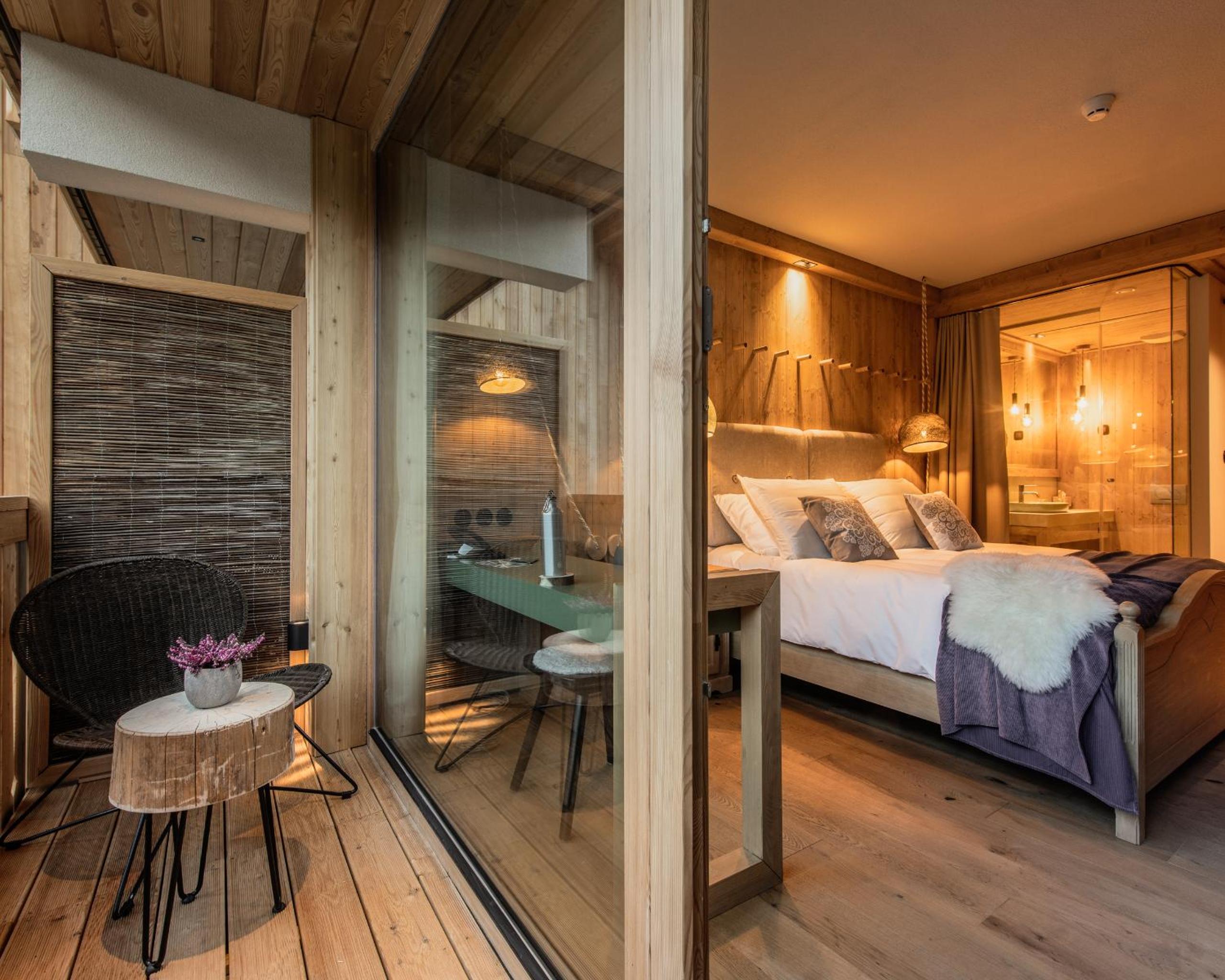Superior Double Room with Balcony - Photo 5