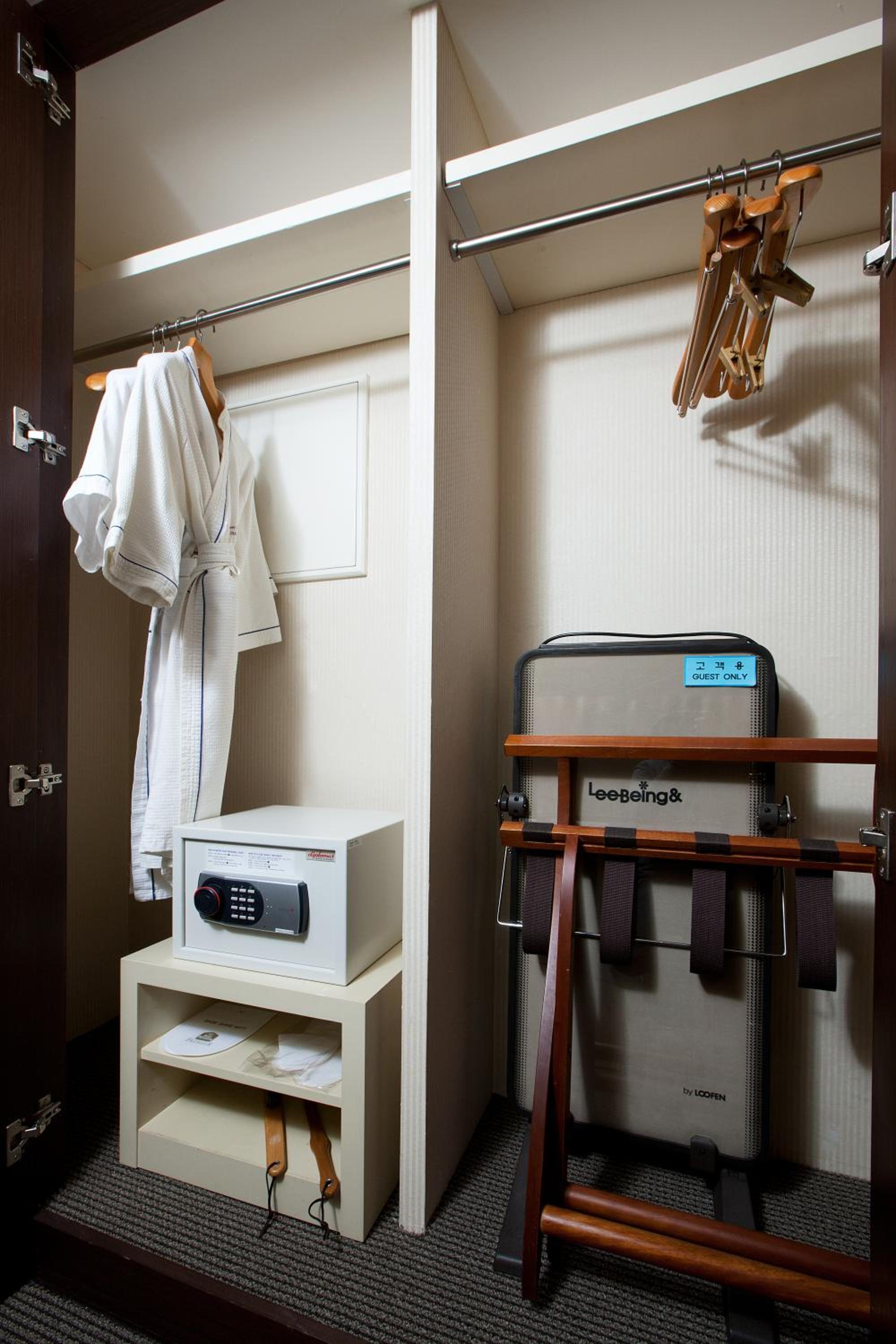 Suite - Photo 2
