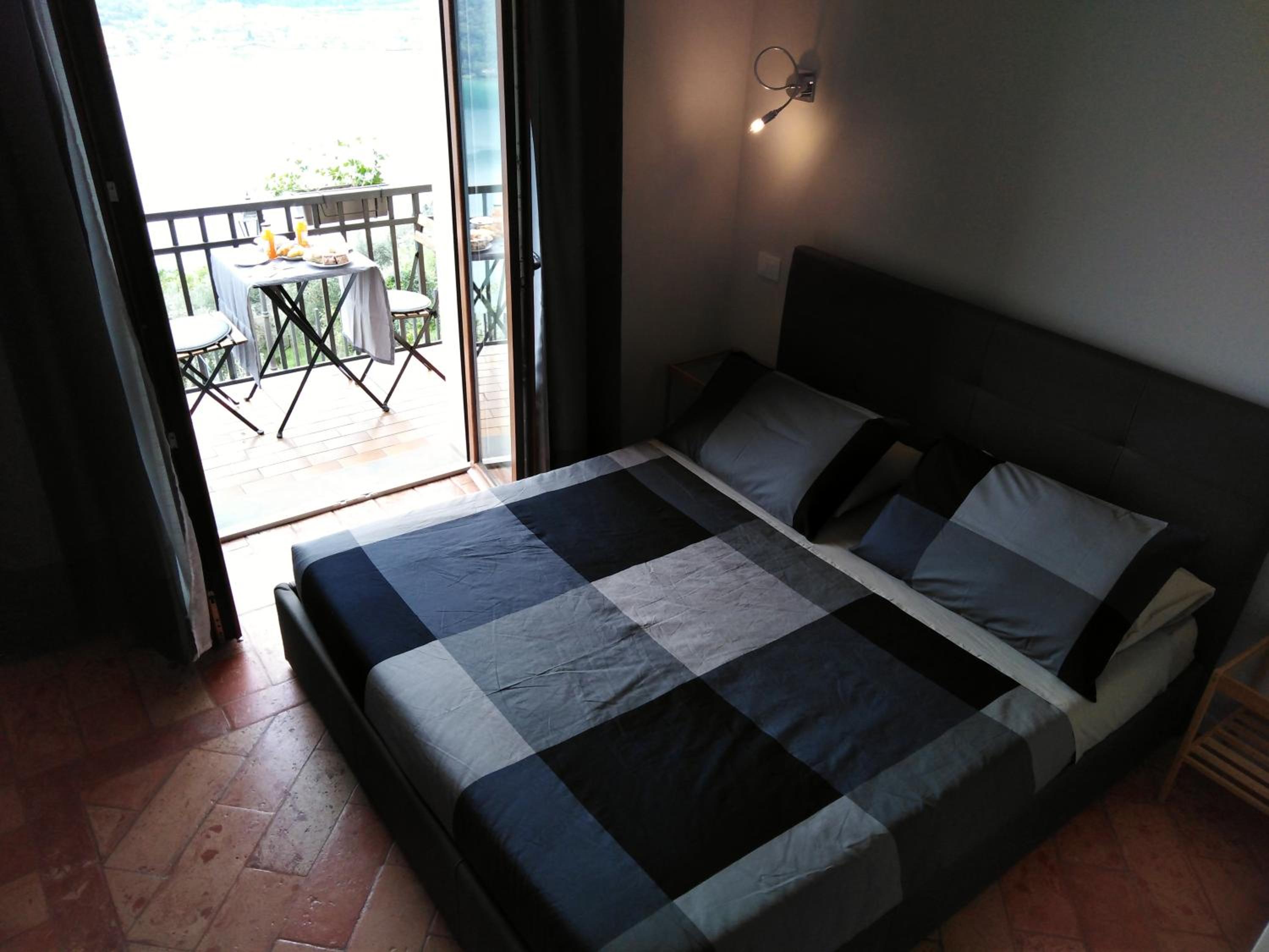 Double Room with Balcony and Lake View