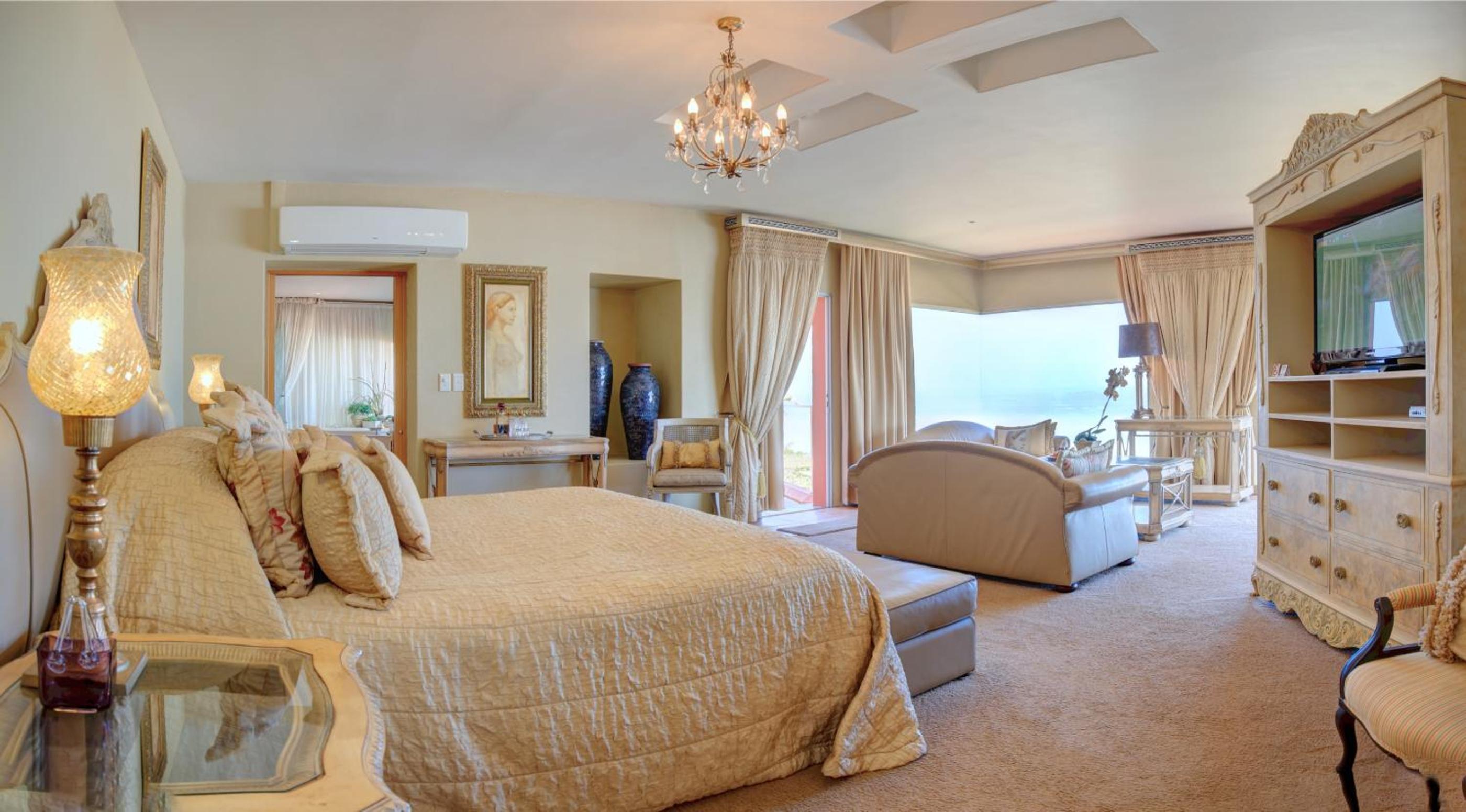 Signature Seaview Suite