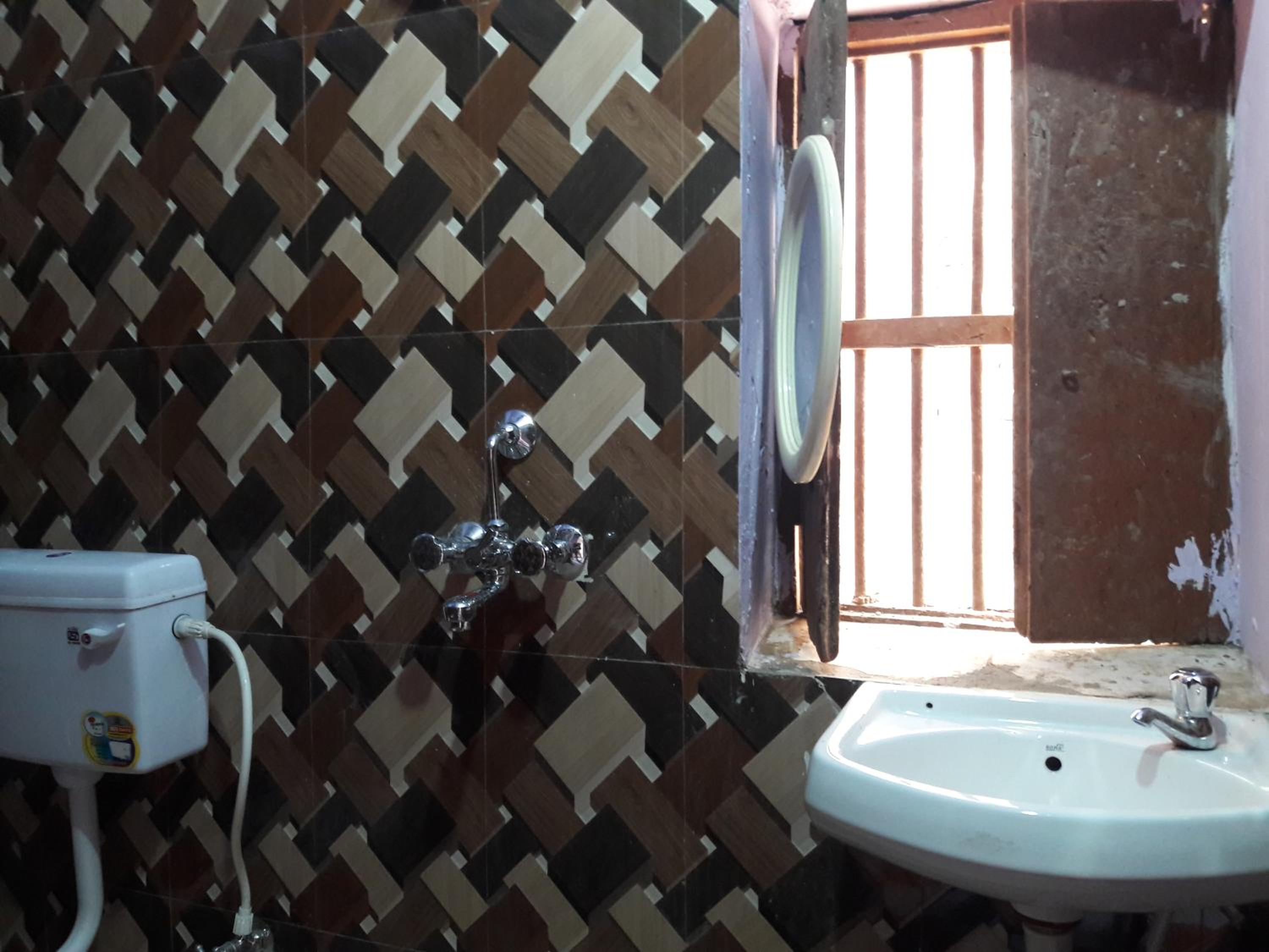 Family Room with Bathroom - Photo 3