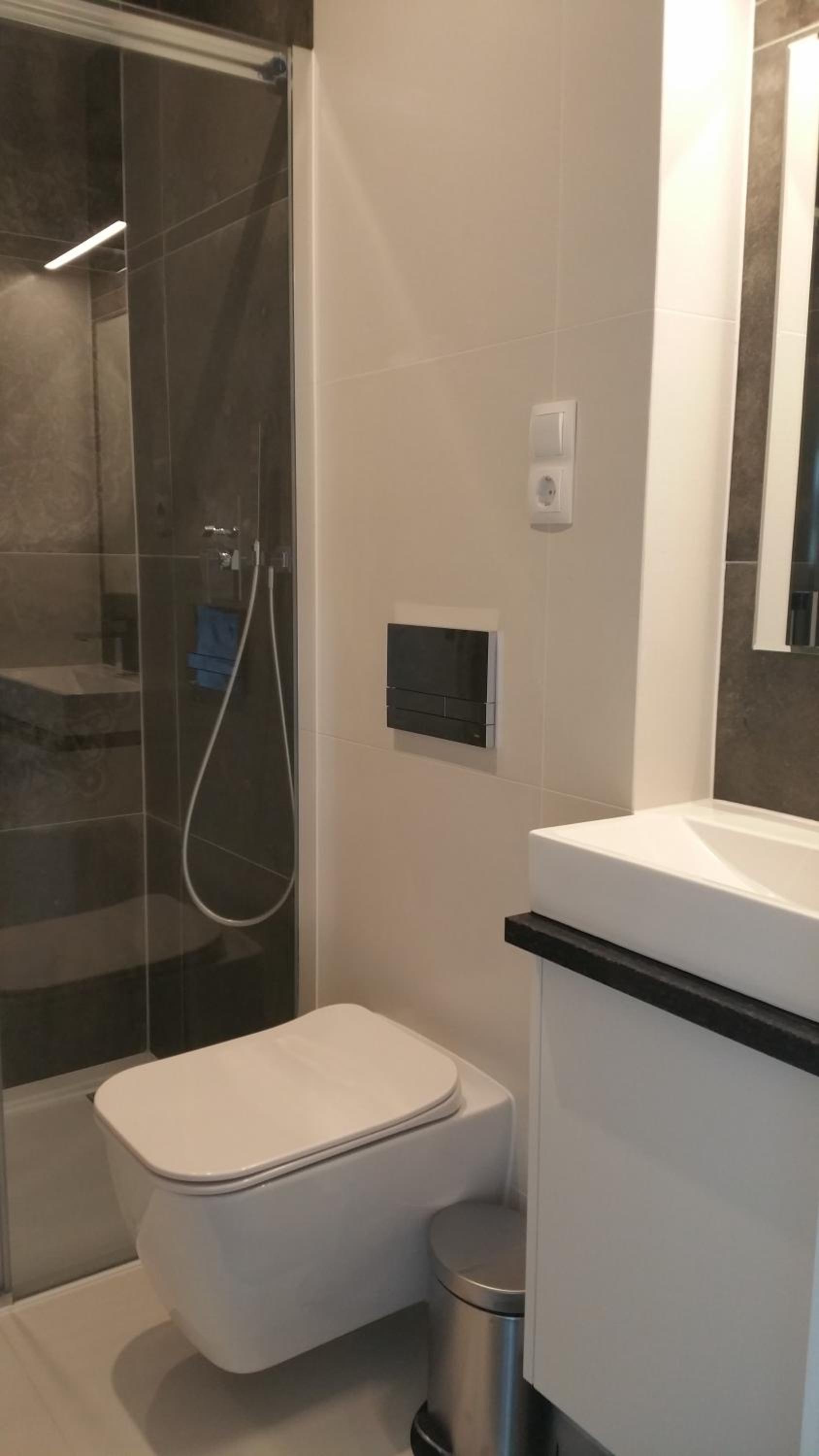 Deluxe Double Room with Shower - Photo 1