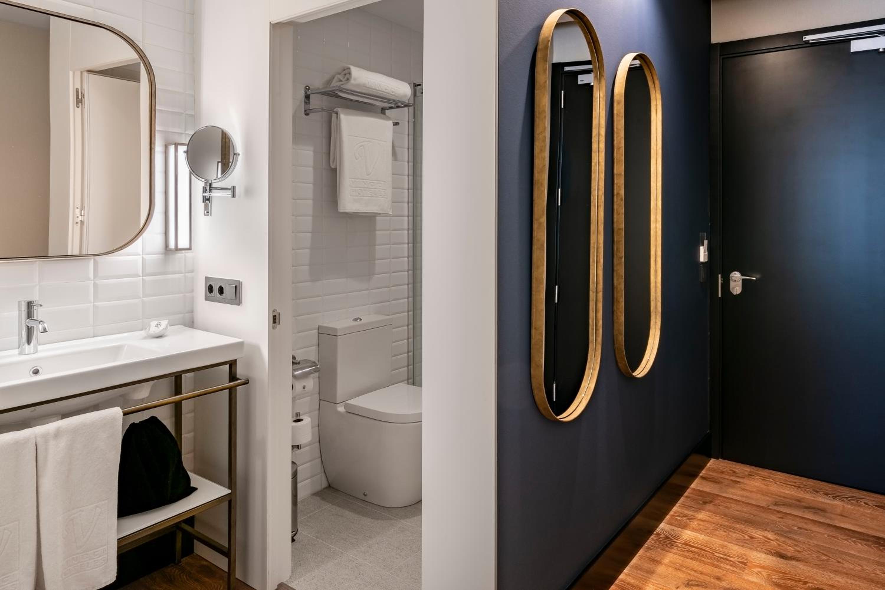 Standard Double or Twin Room - Photo 7