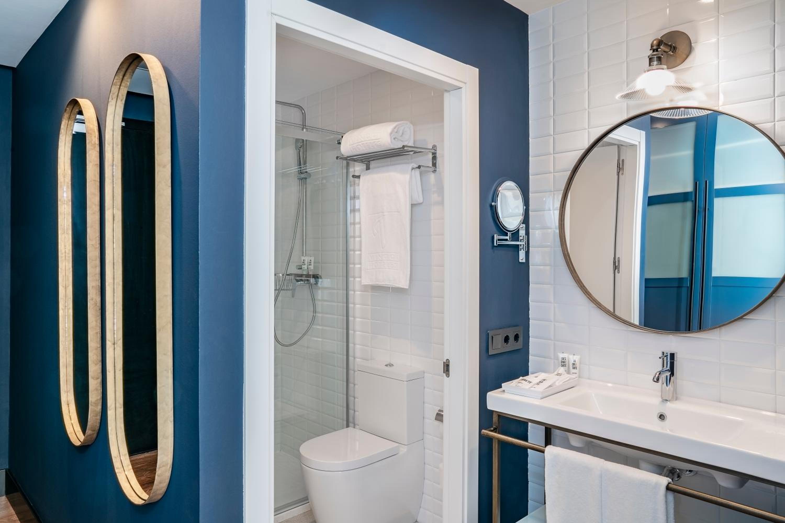 Standard Double or Twin Room - Photo 8