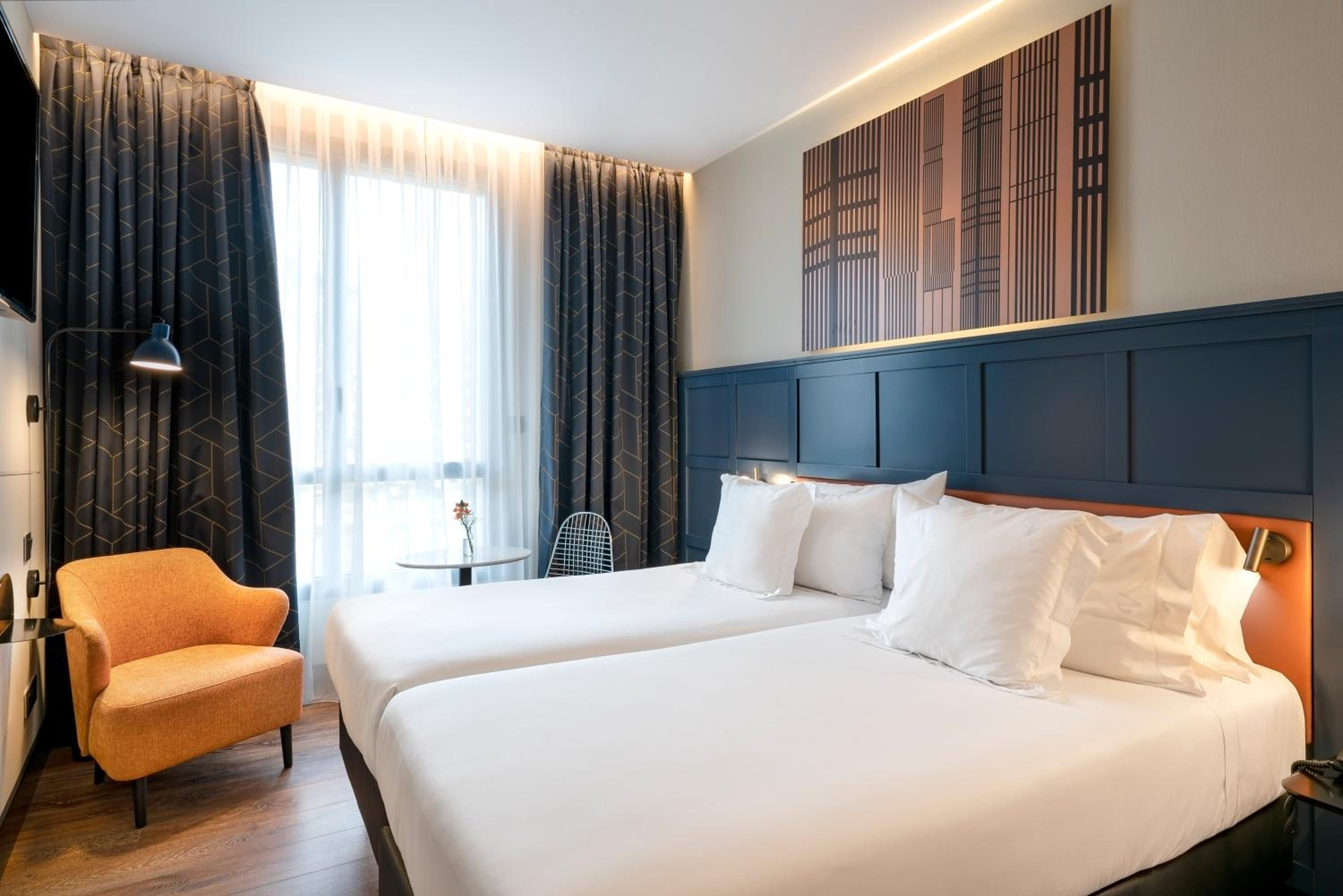 Double or Twin Room with River Views - Photo 1