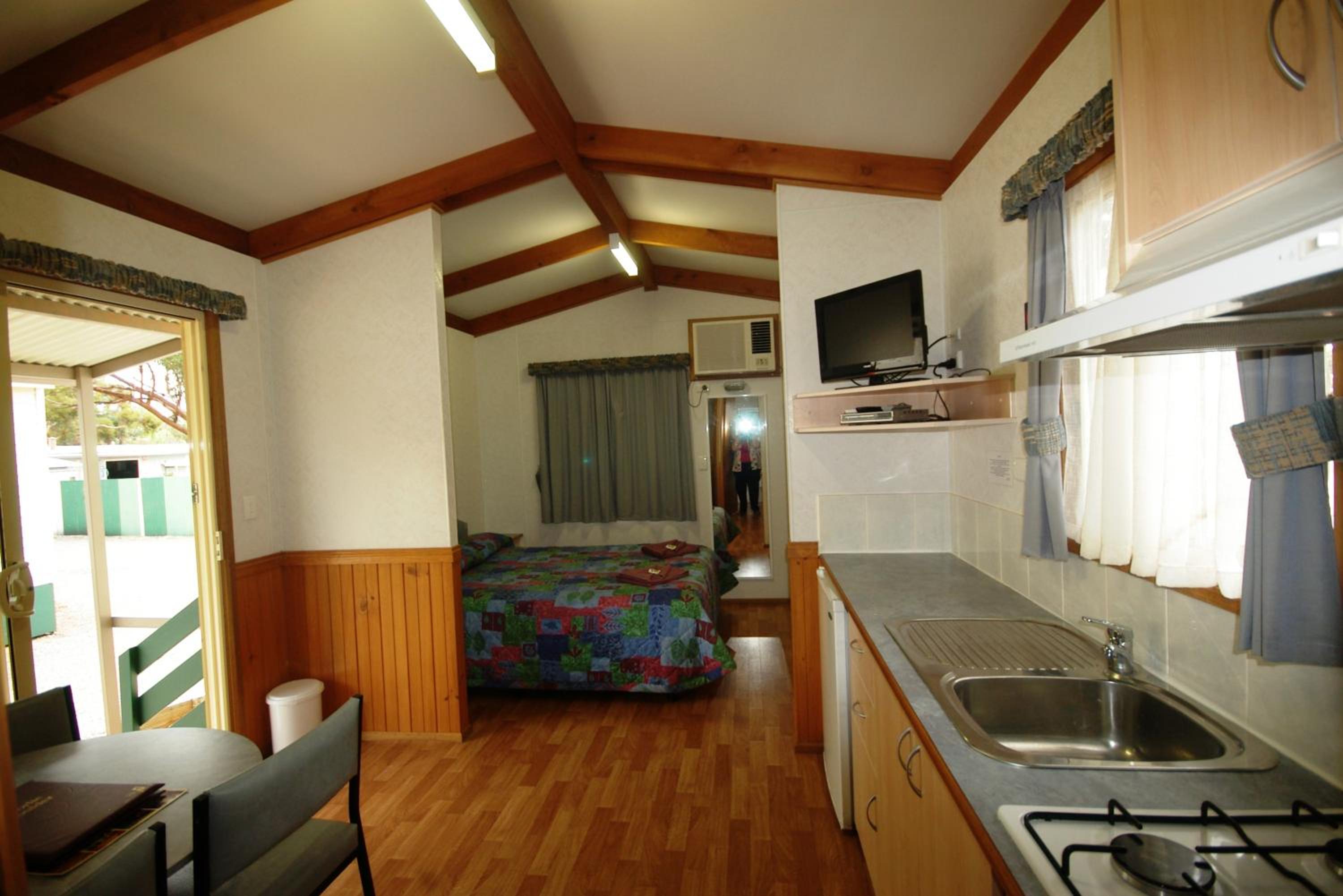 One-Bedroom Apartment with Private Bathroom  photo 1