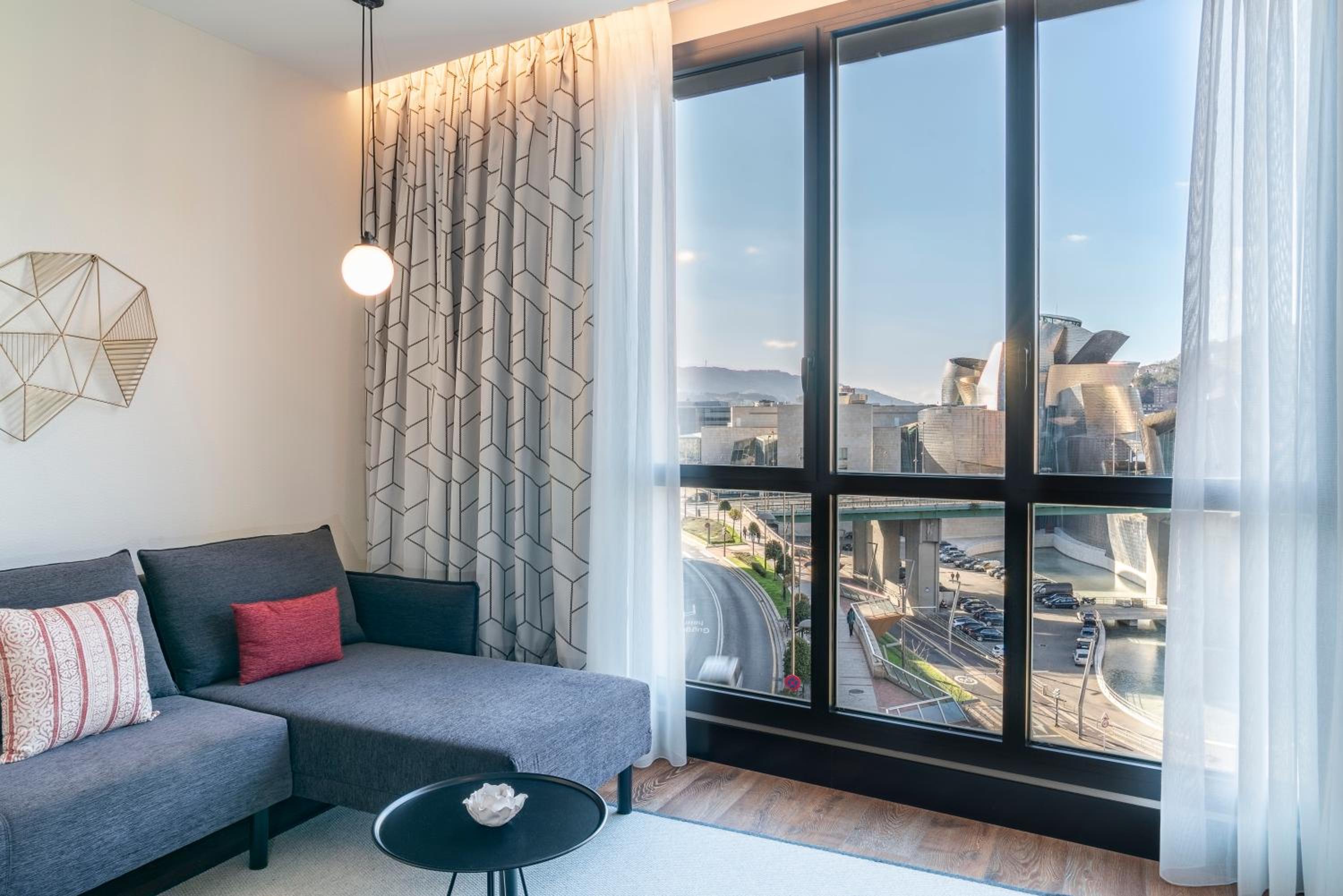 Suite Junior with Guggenheim view - Photo 9