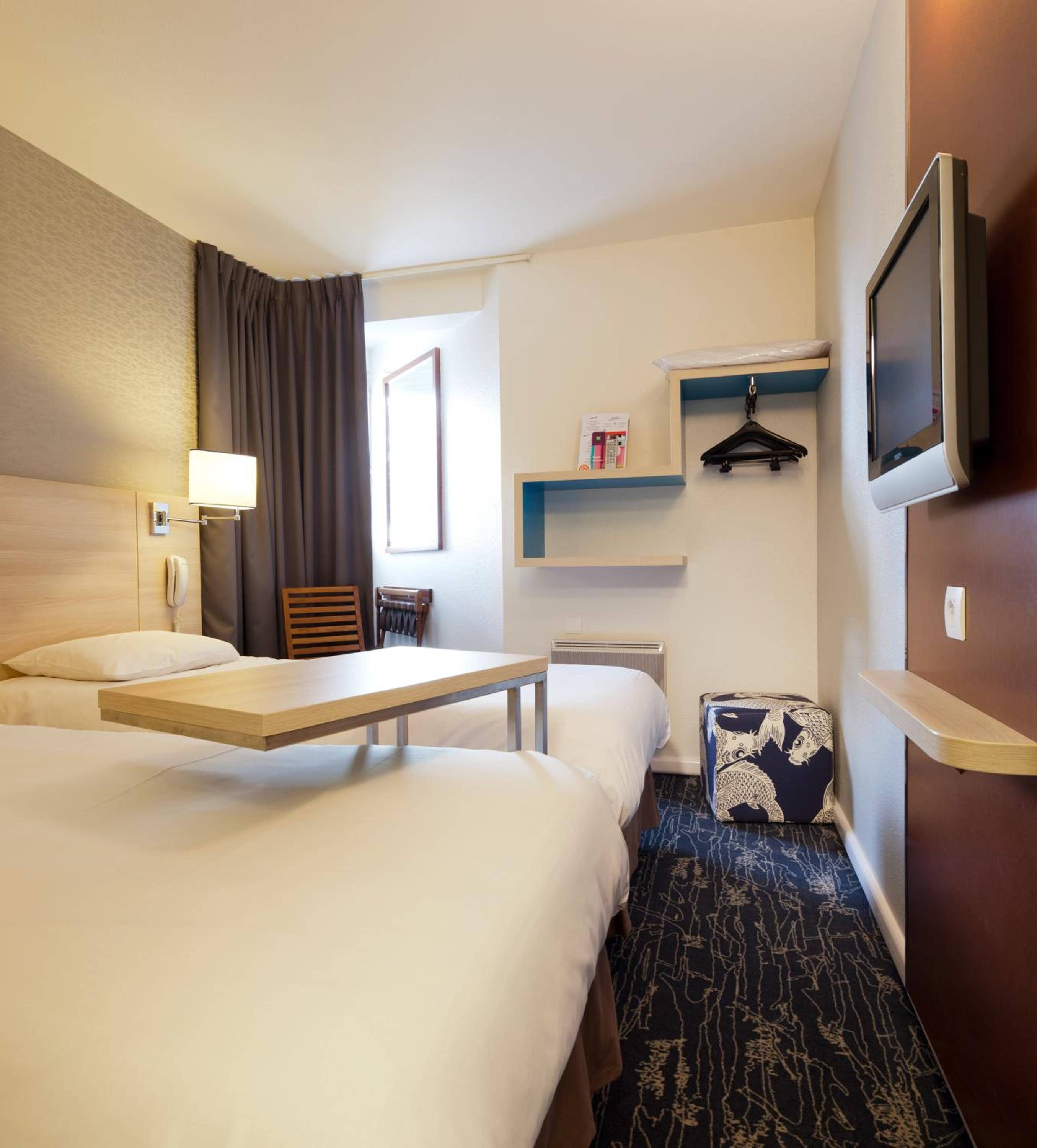 Standard Twin Room - Photo 2