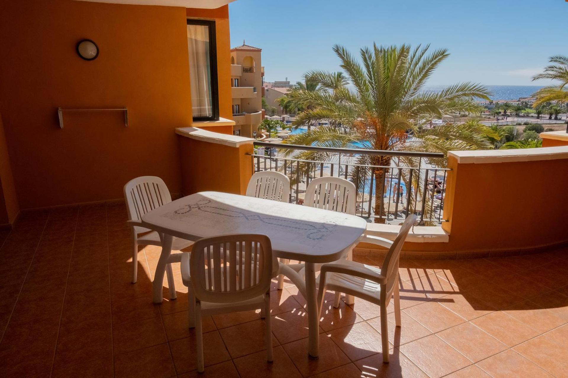 Family Room with Pool or Sea View (6 Adults) – MAGMA Service Family Room with Pool or Sea View (6 Adults) – MAGMA Service