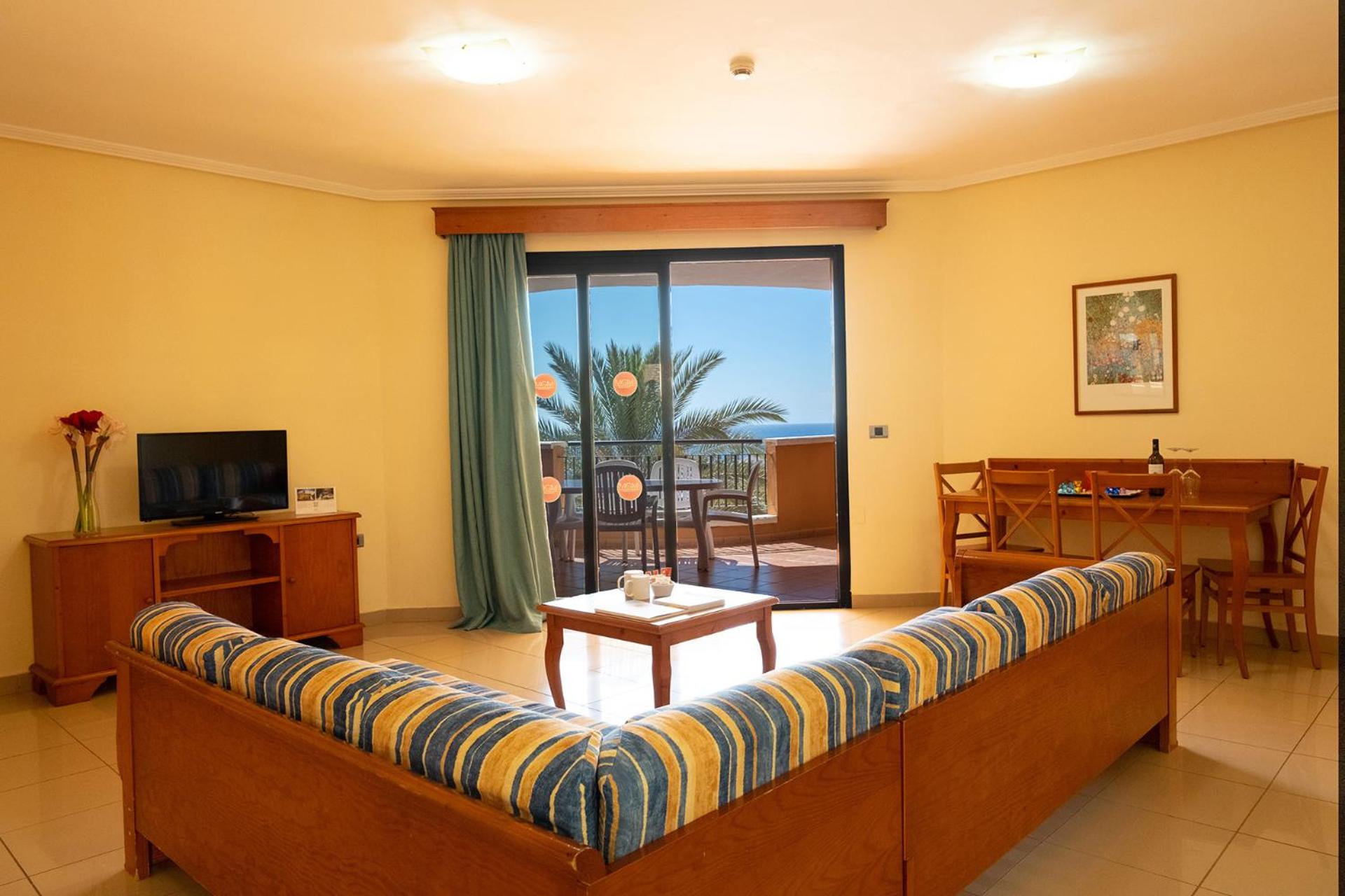 Family Room with Pool or Sea View (6 Adults) – MAGMA Service Family Room with Pool or Sea View (6 Adults) – MAGMA Service
