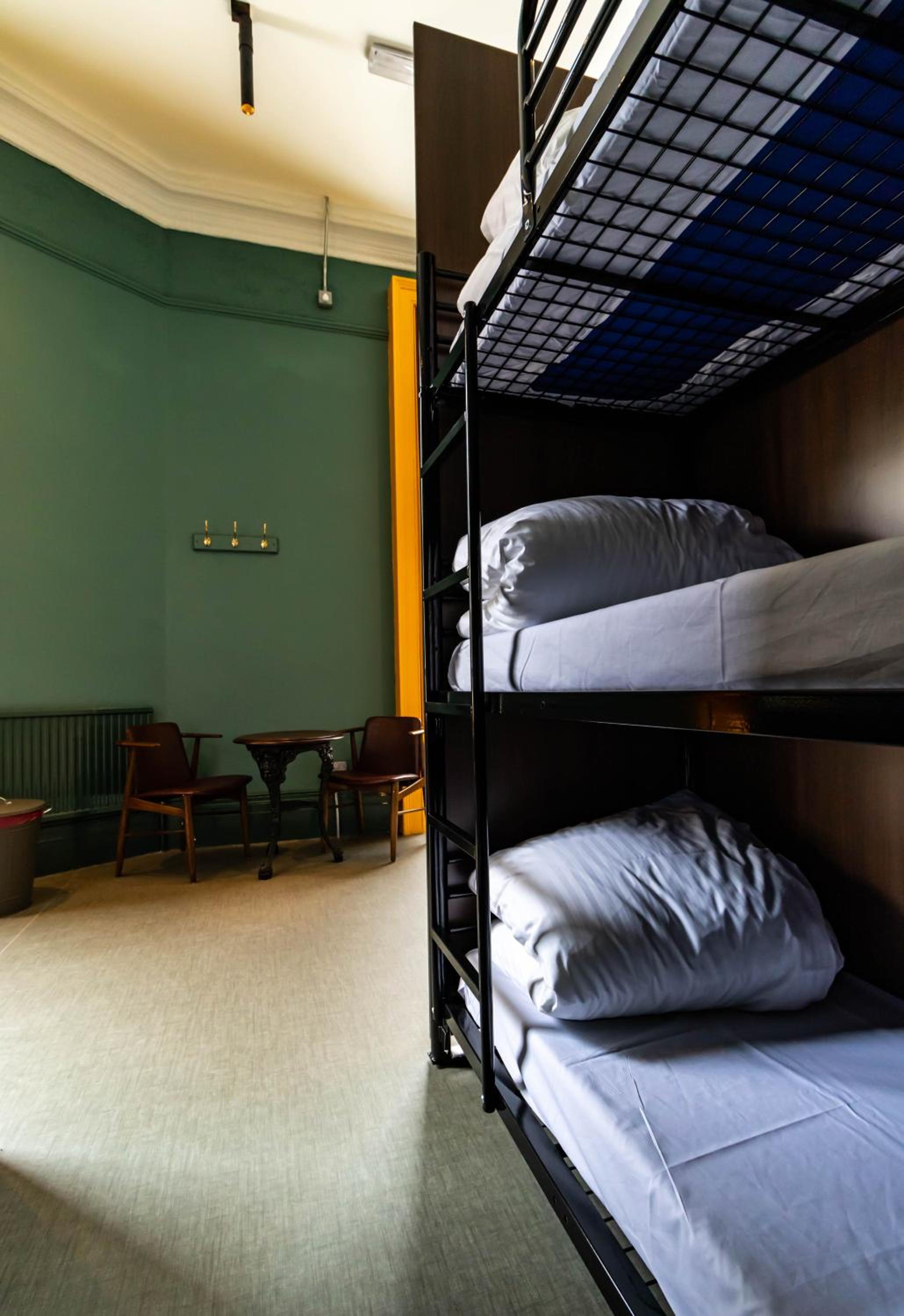 6-Bed Mixed Dormitory Room photo 1