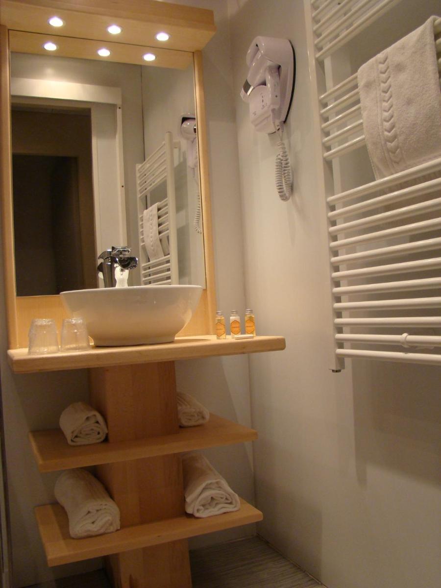 Superior Family Room (2 Adults + 2 Children) photo 2