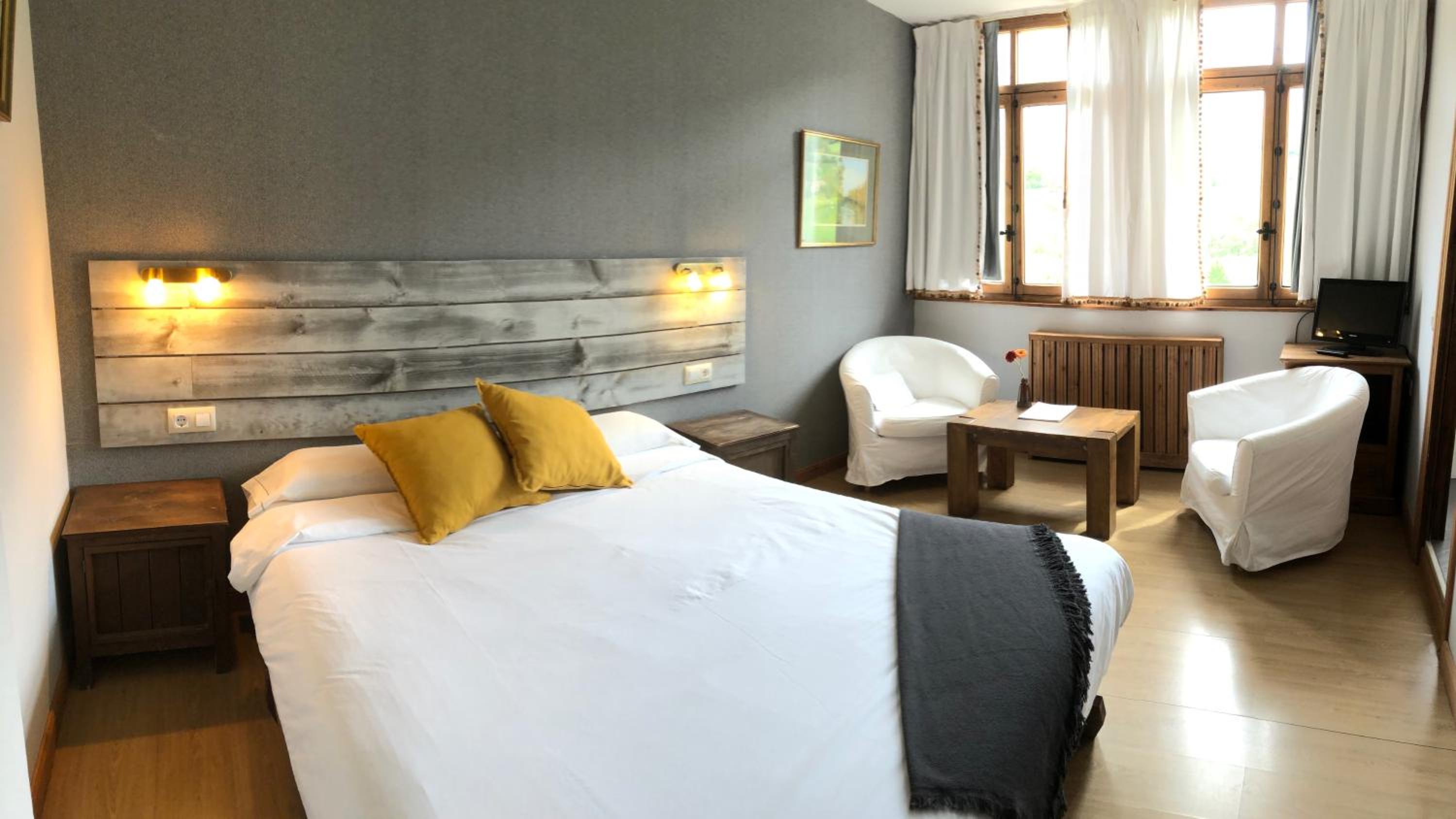 Double or Twin Room photo 3