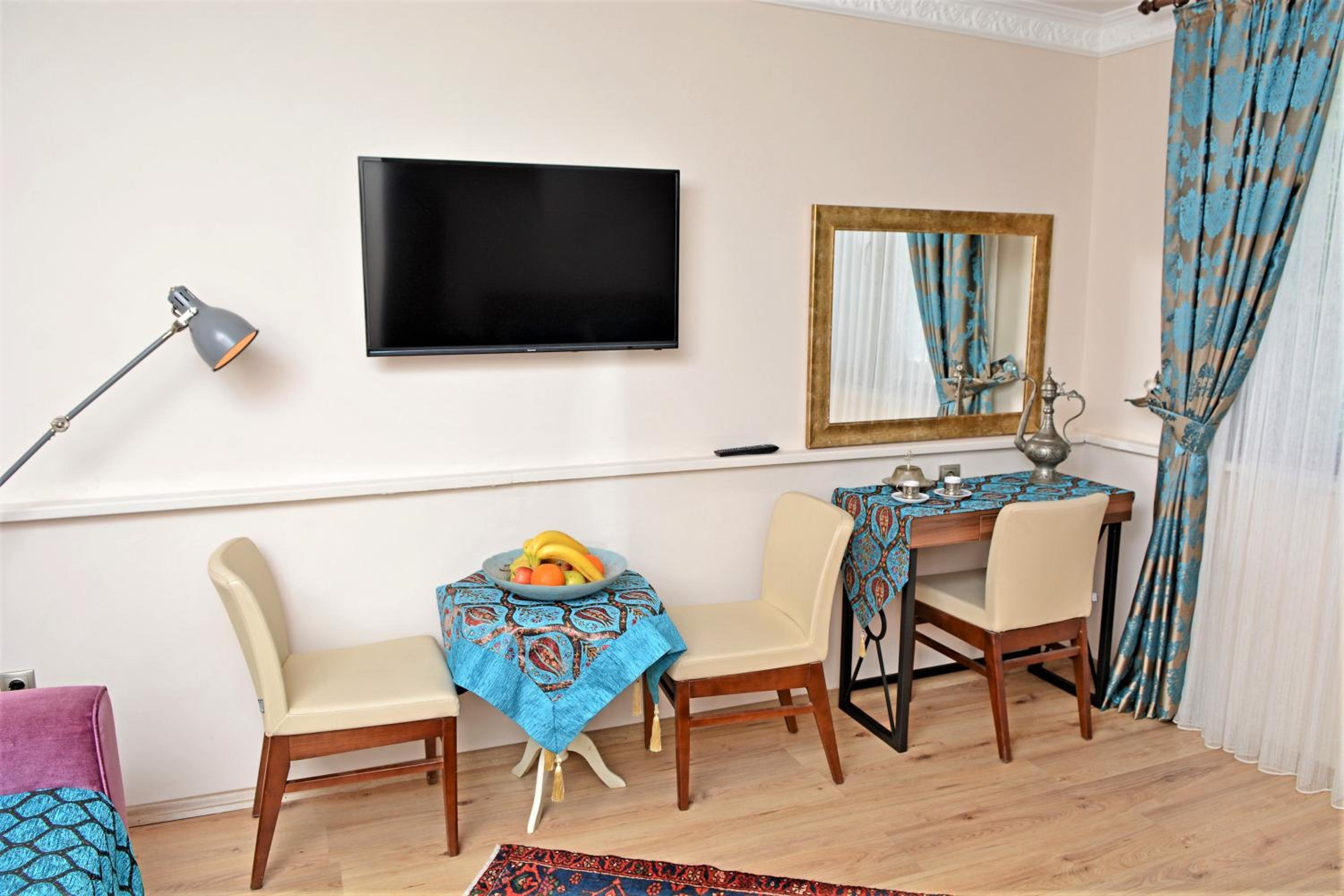 Family Room photo 3