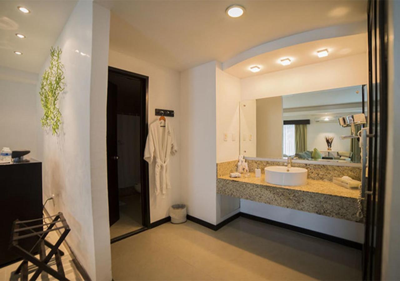 Master Suite with Spa Bath photo 2