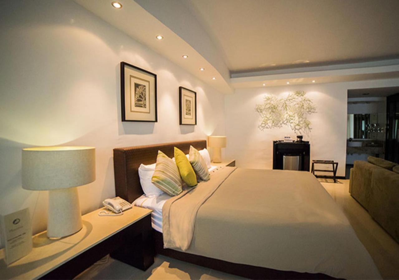 Master Suite with Spa Bath photo 1