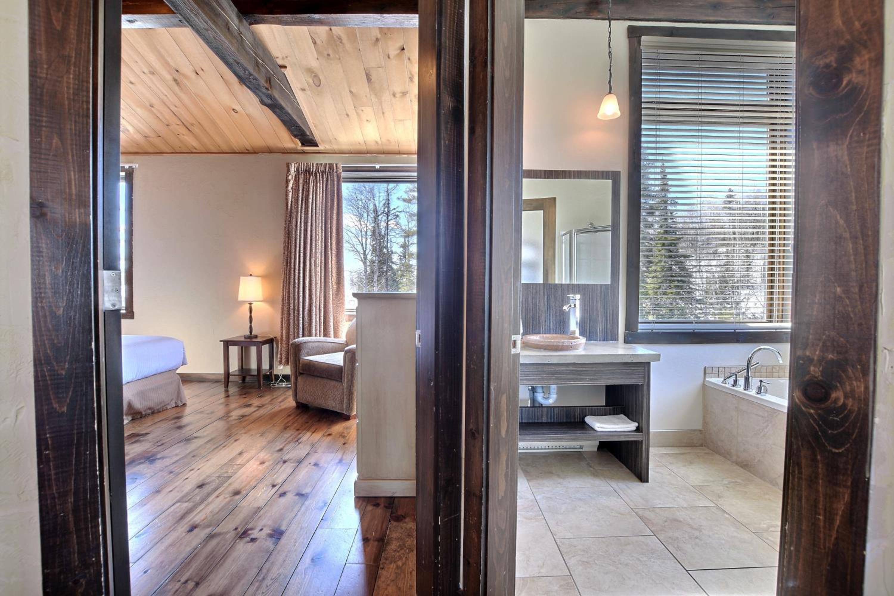 Royal Suite- Lake view with balcony  photo 3