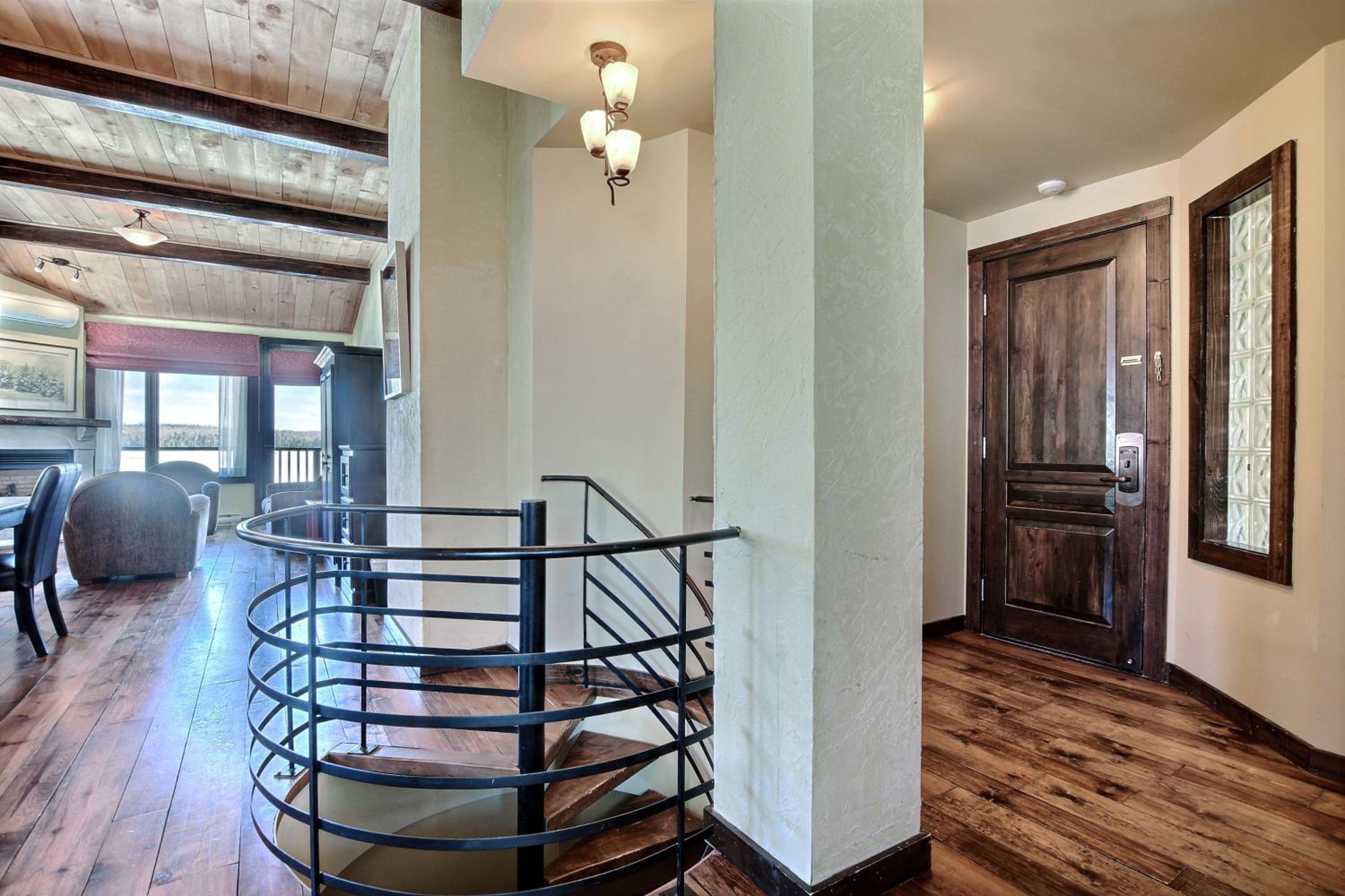 Royal Suite- Lake view with balcony  photo 1