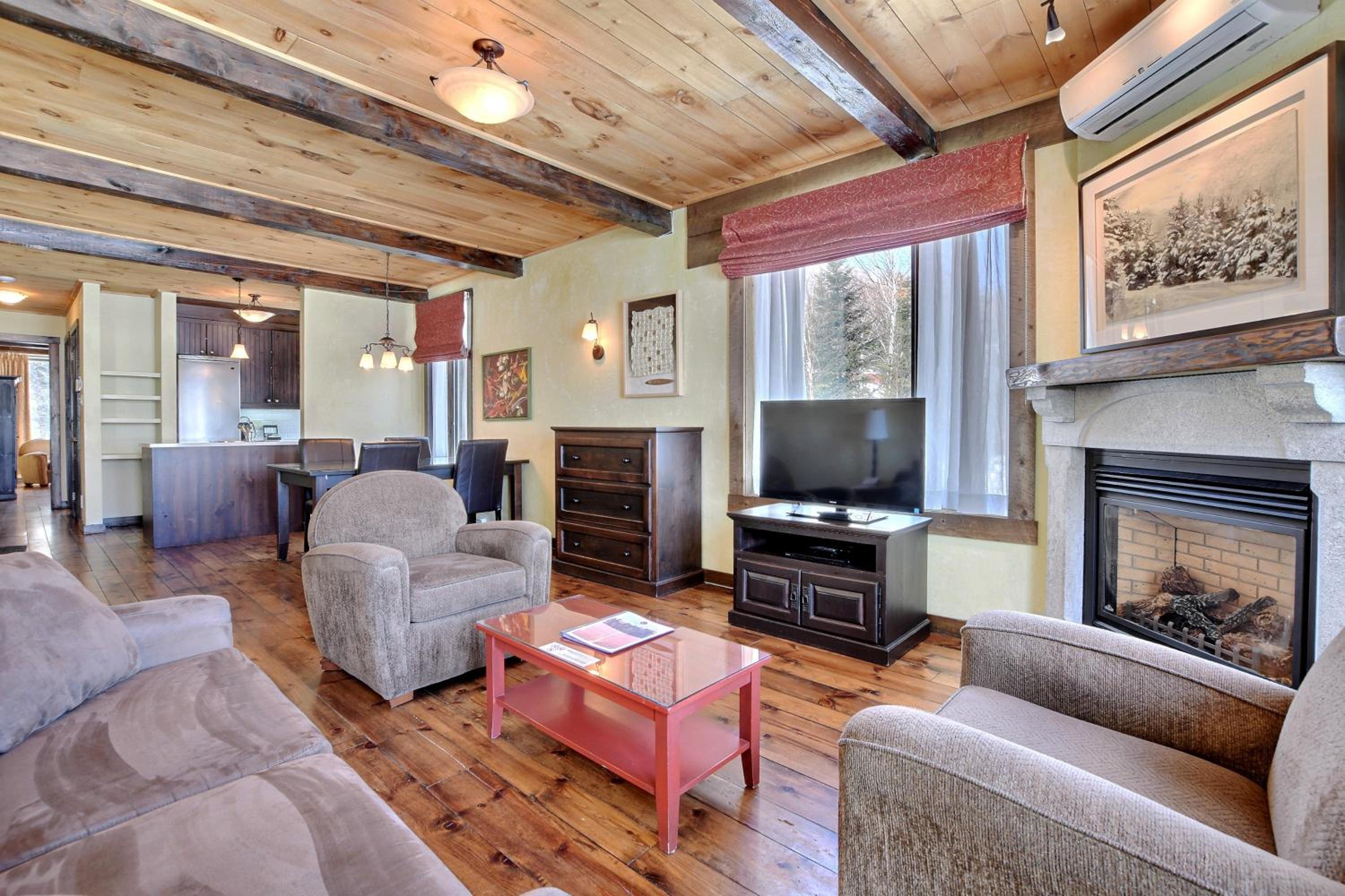 Large Classic Suite - Lake view with balcony photo 3