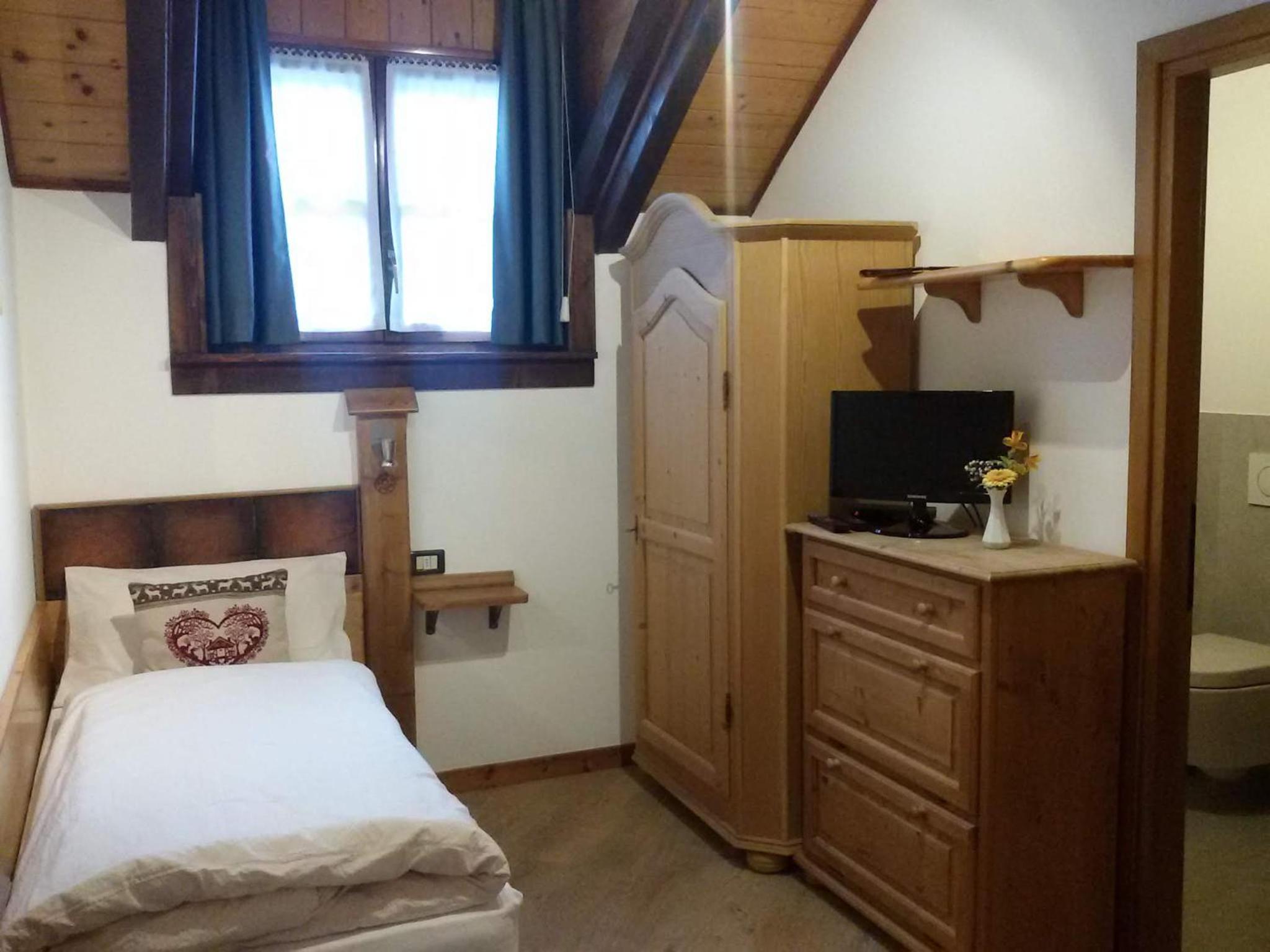 Standard Single Room with Mountain View