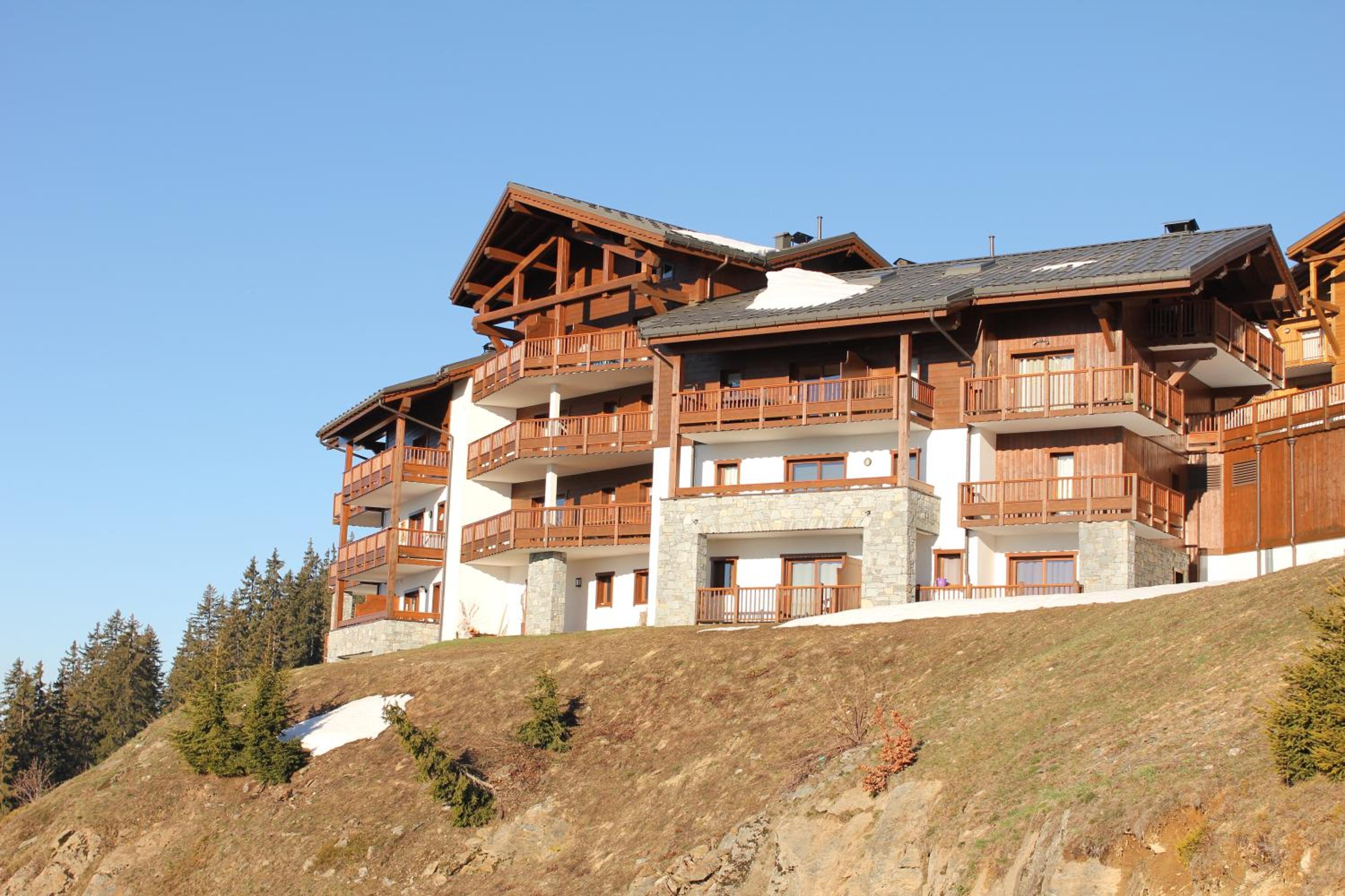 Apartment with Mountain View
