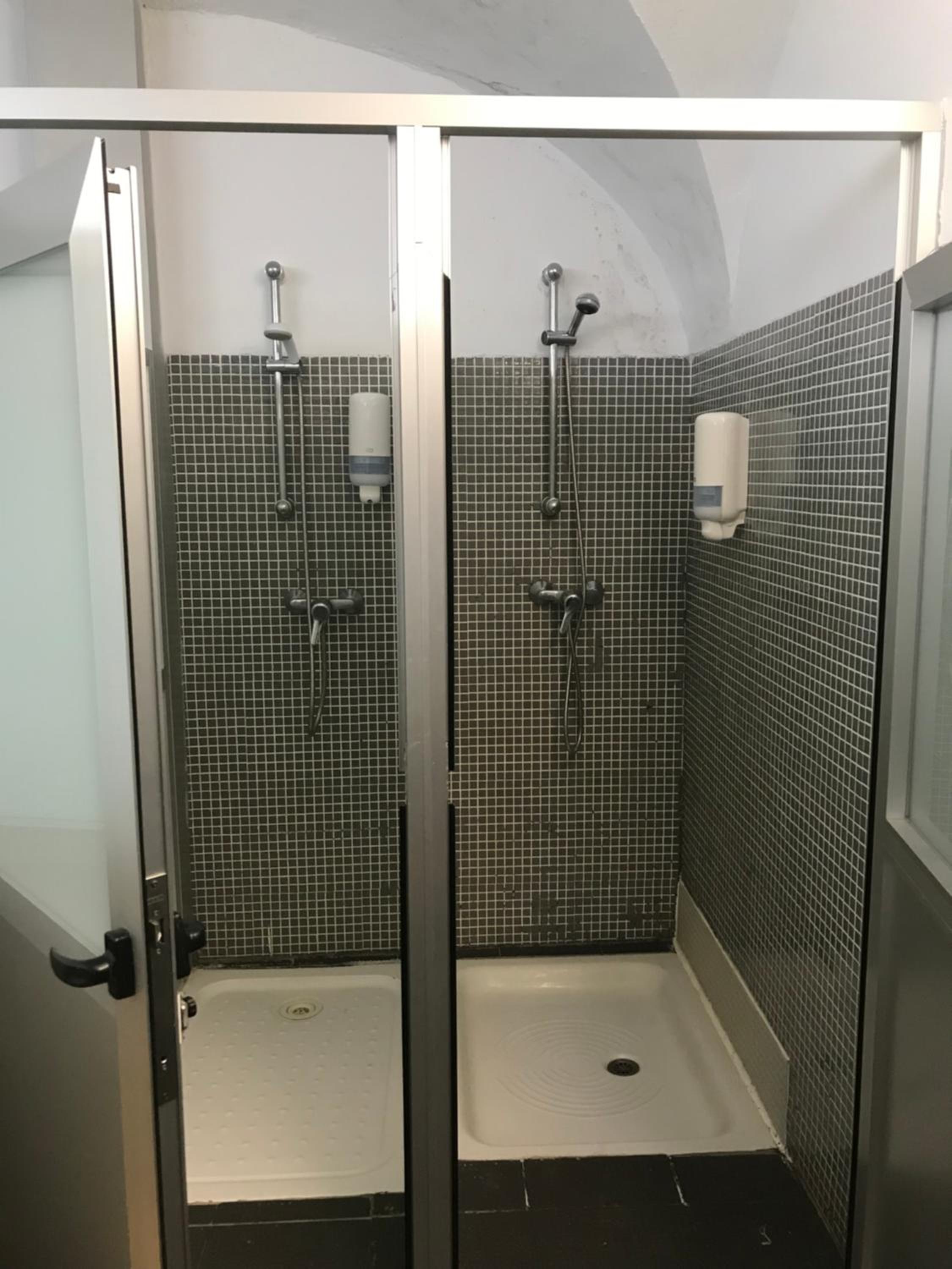 Basic Triple Room with Shared Bathroom photo 2