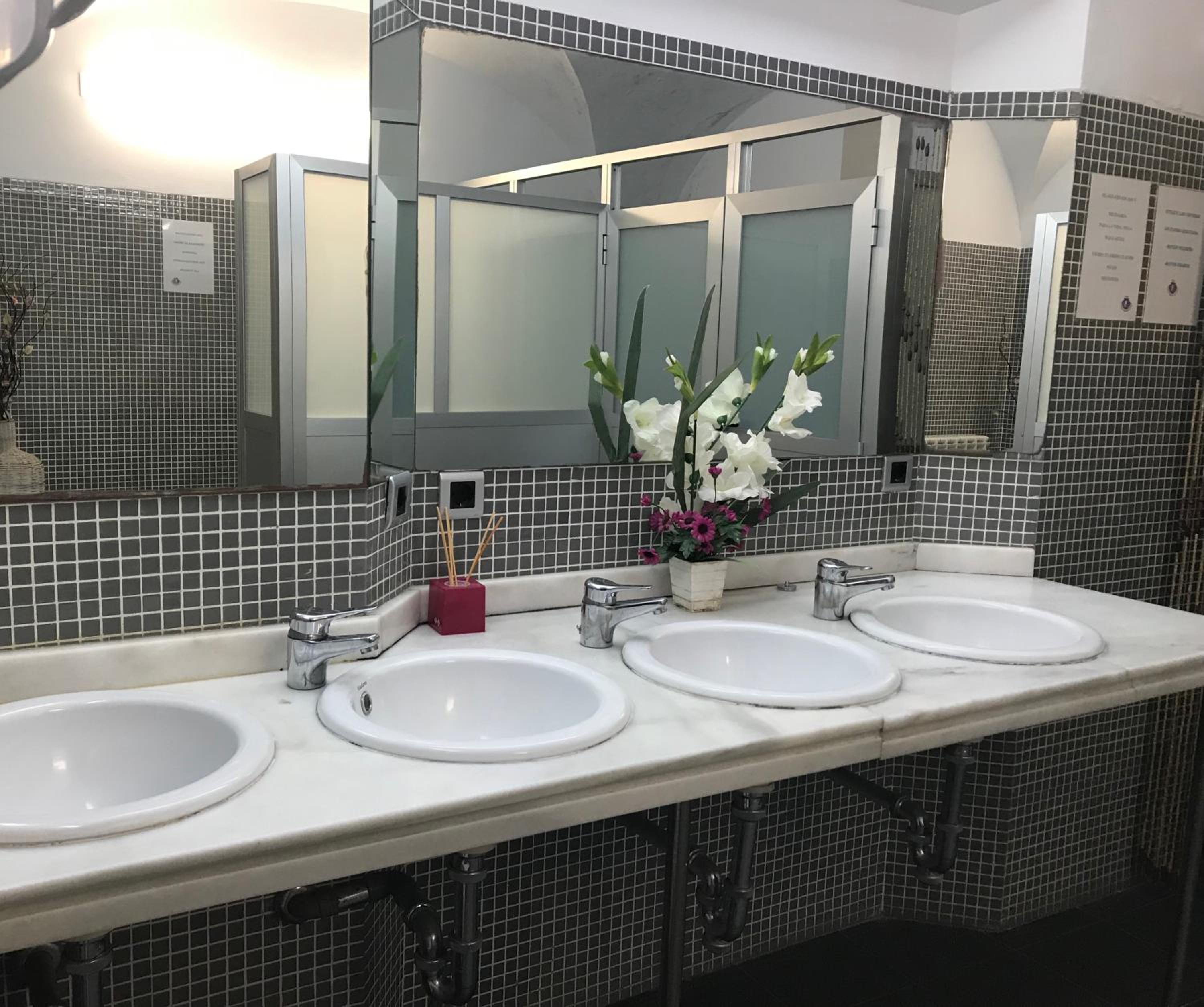 Basic Triple Room with Shared Bathroom photo 3