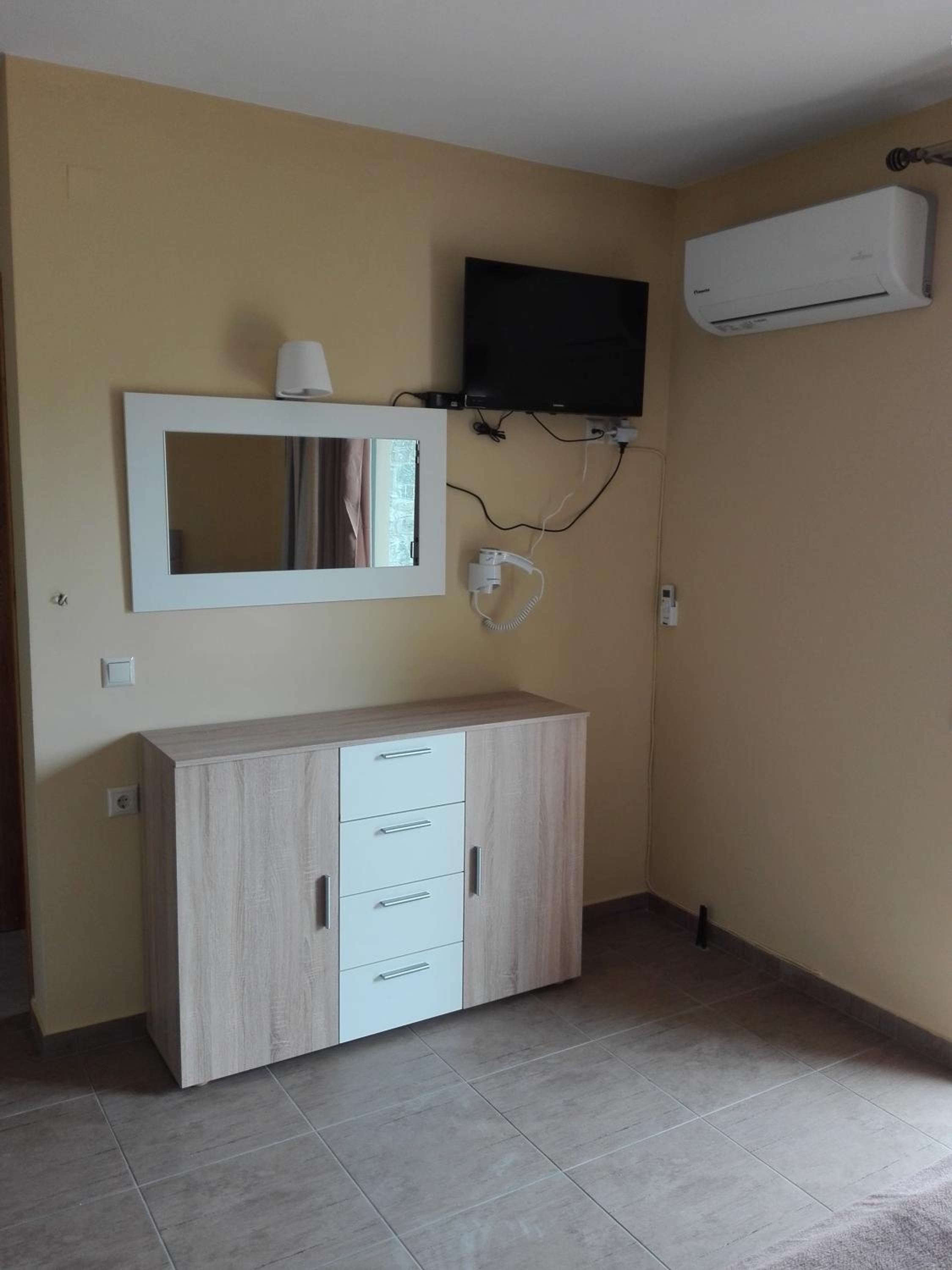 Economy Double Room - Photo 3