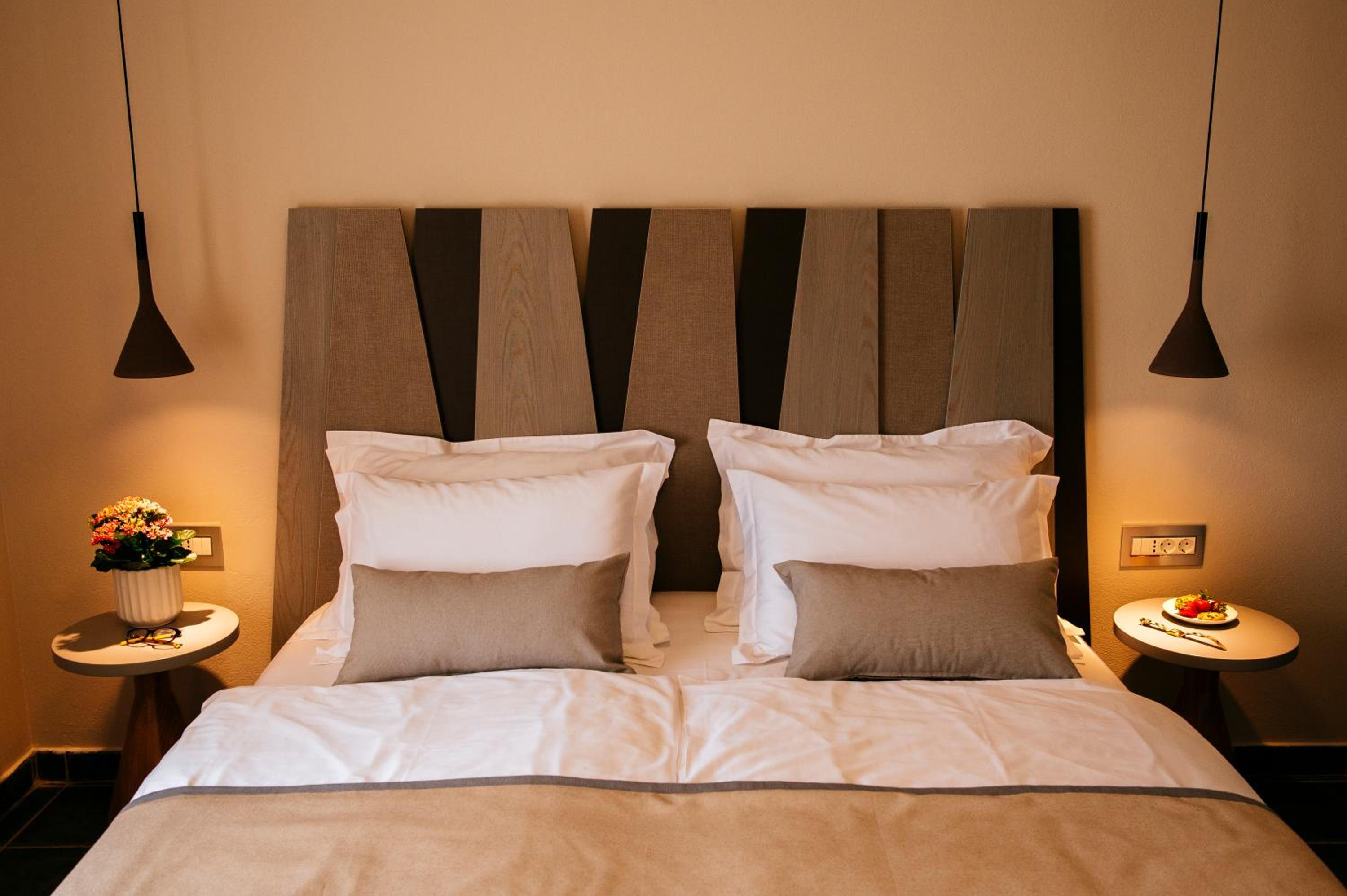 Deluxe One-Bedroom Apartment with Balcony (2 Adults+ 2 Children) - Photo 12