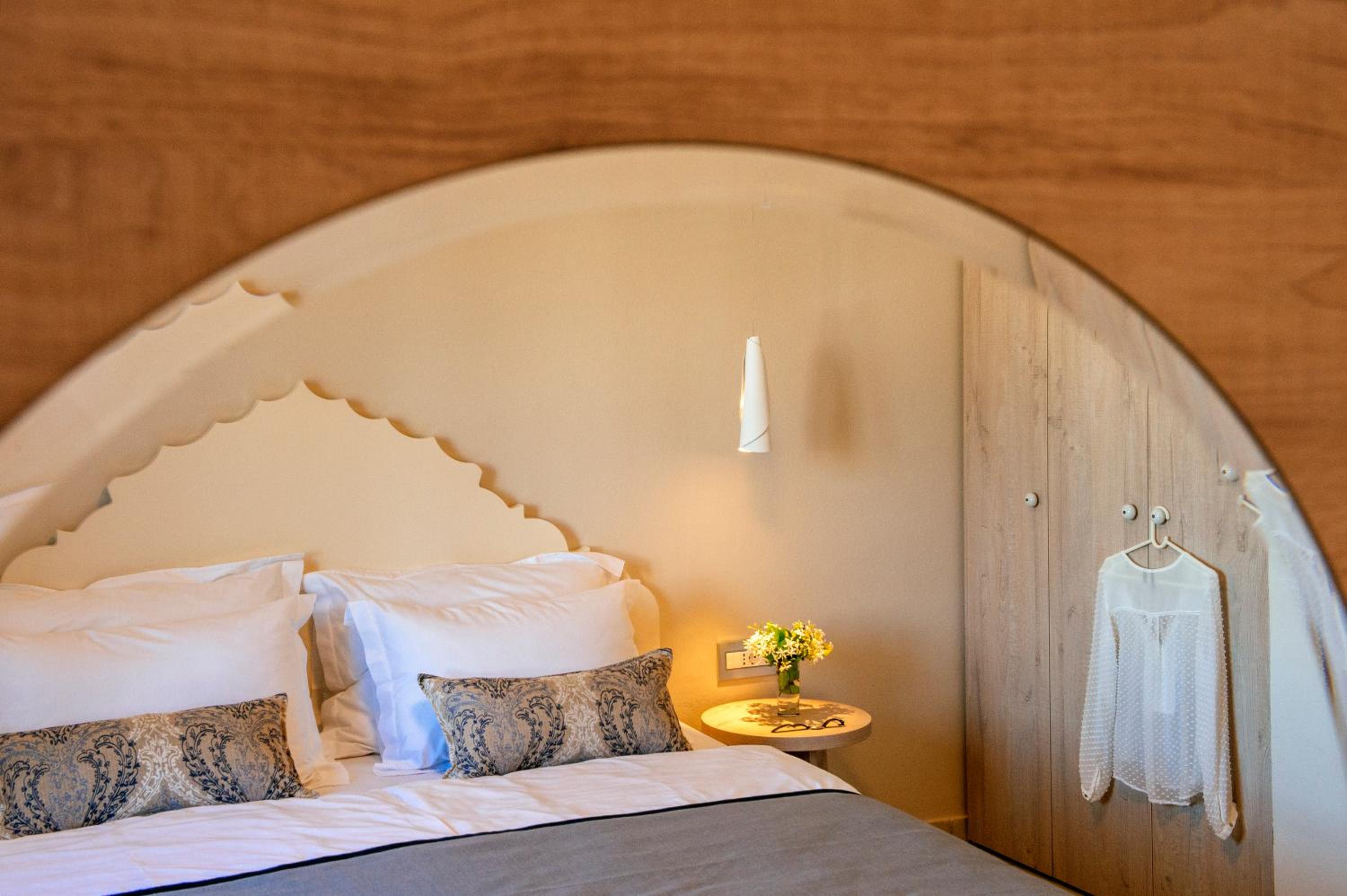 Deluxe One-Bedroom Apartment with Balcony (2 Adults+ 2 Children) - Photo 2