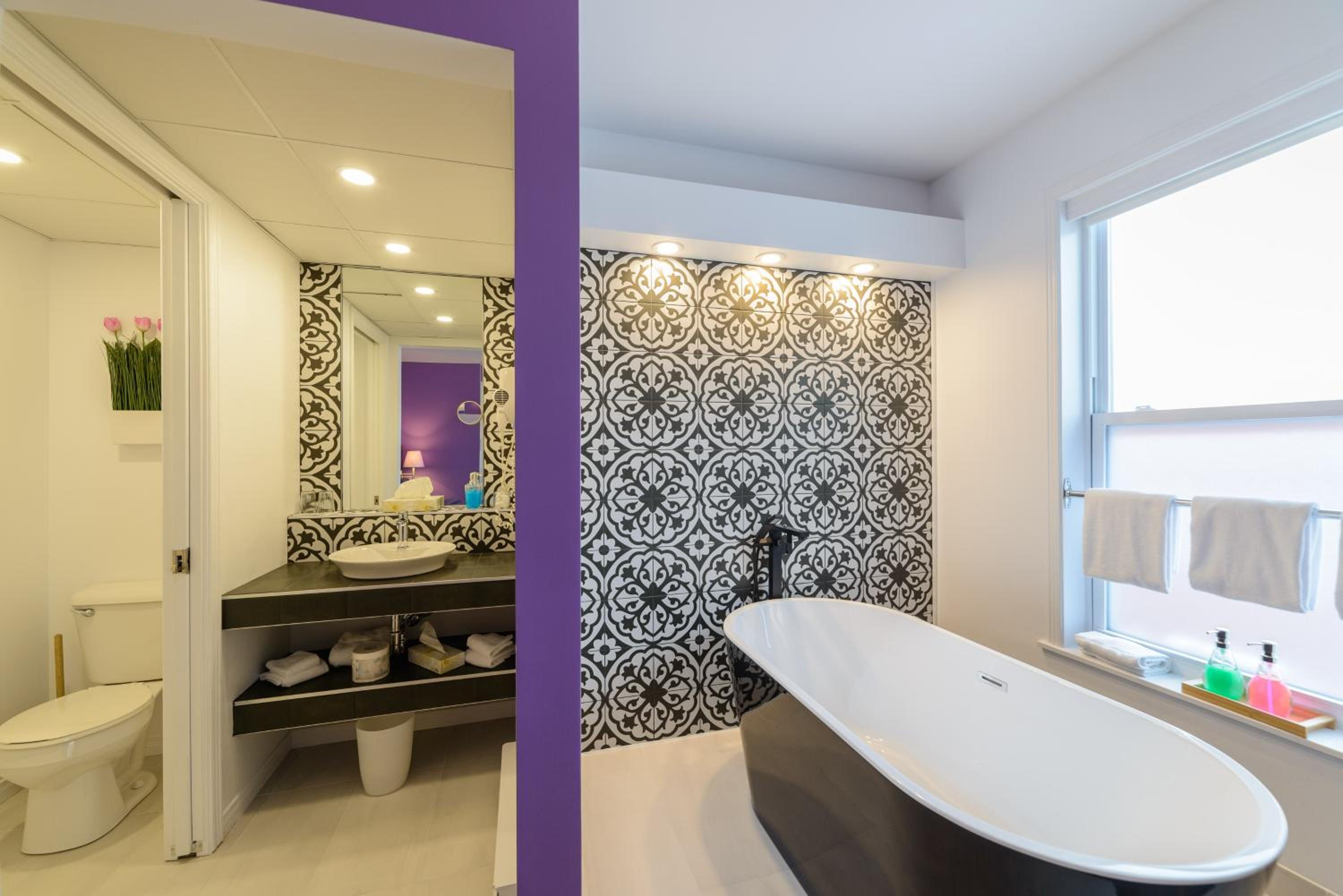 Deluxe Room With Bath - Photo 5