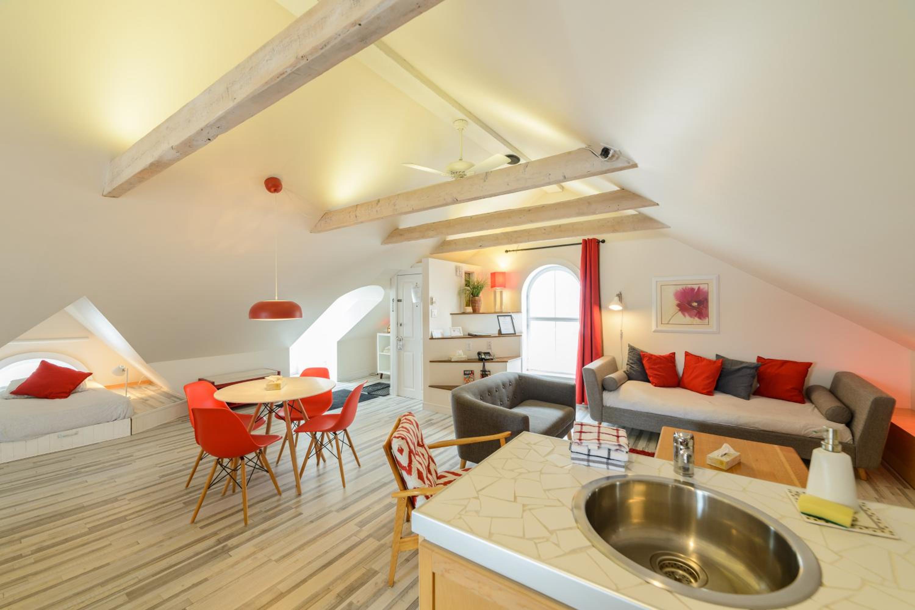 Loft - Photo 2