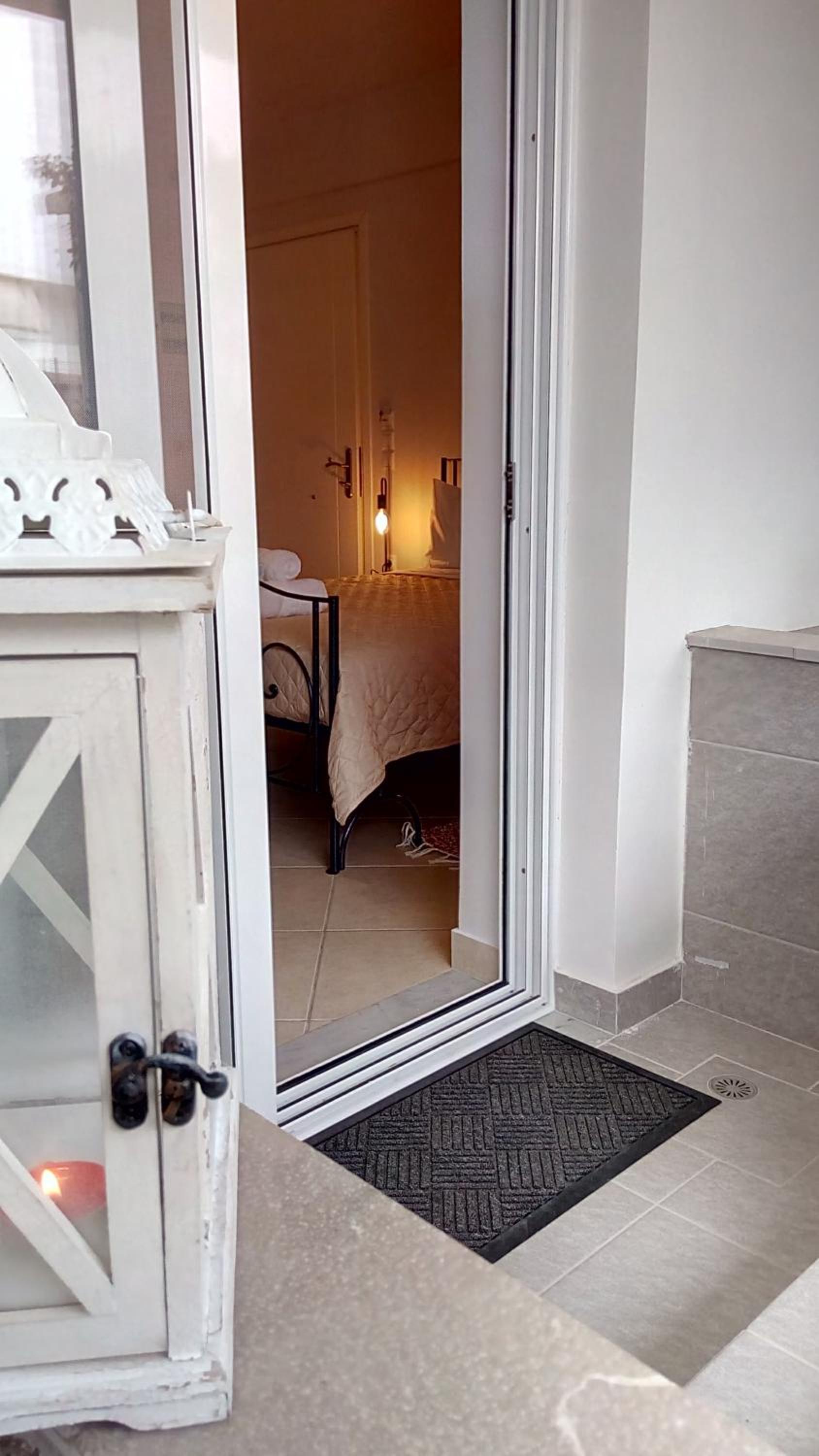 Studio Apartment - Photo 31