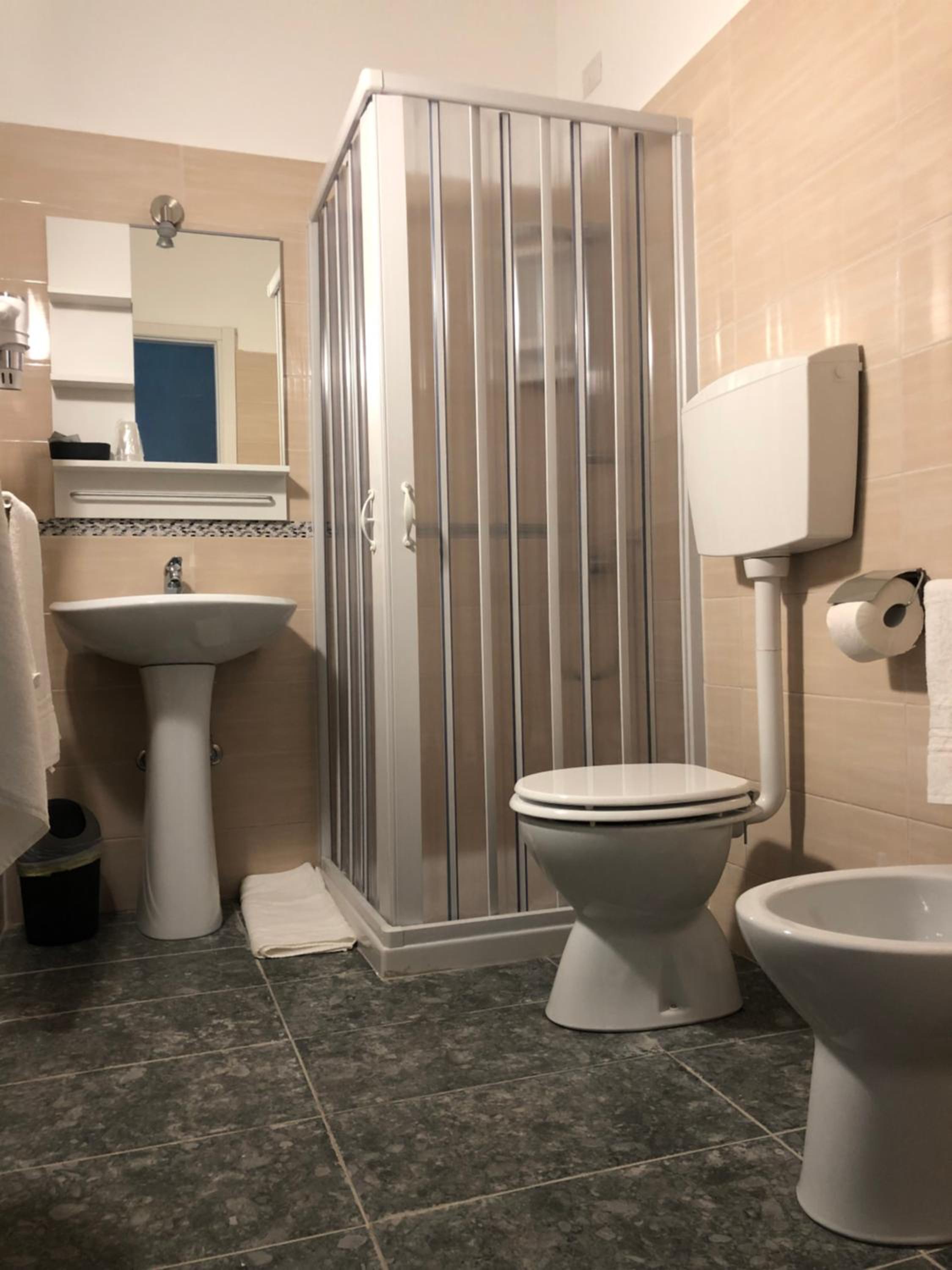 Double Room - Photo 14