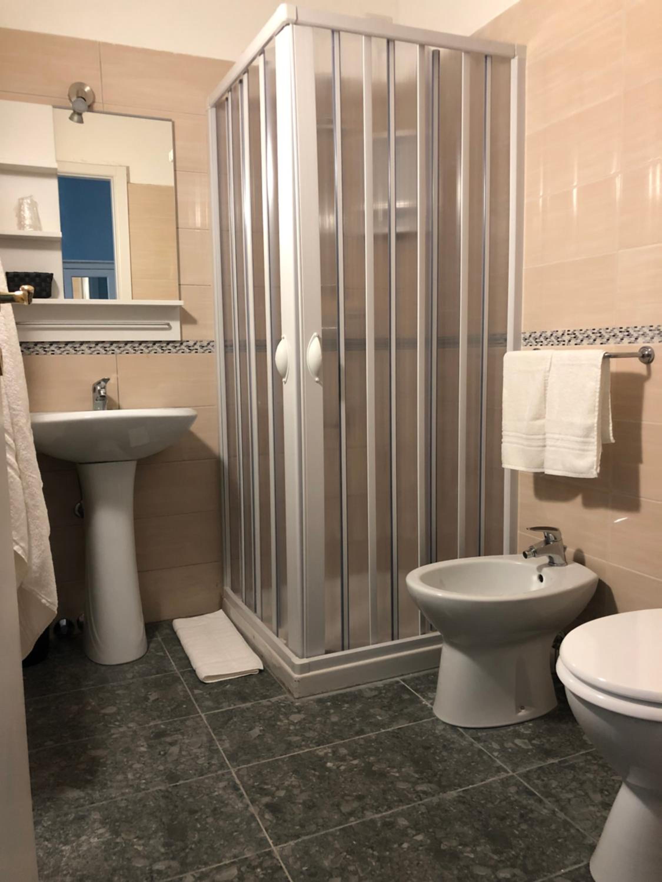 Double Room - Photo 11