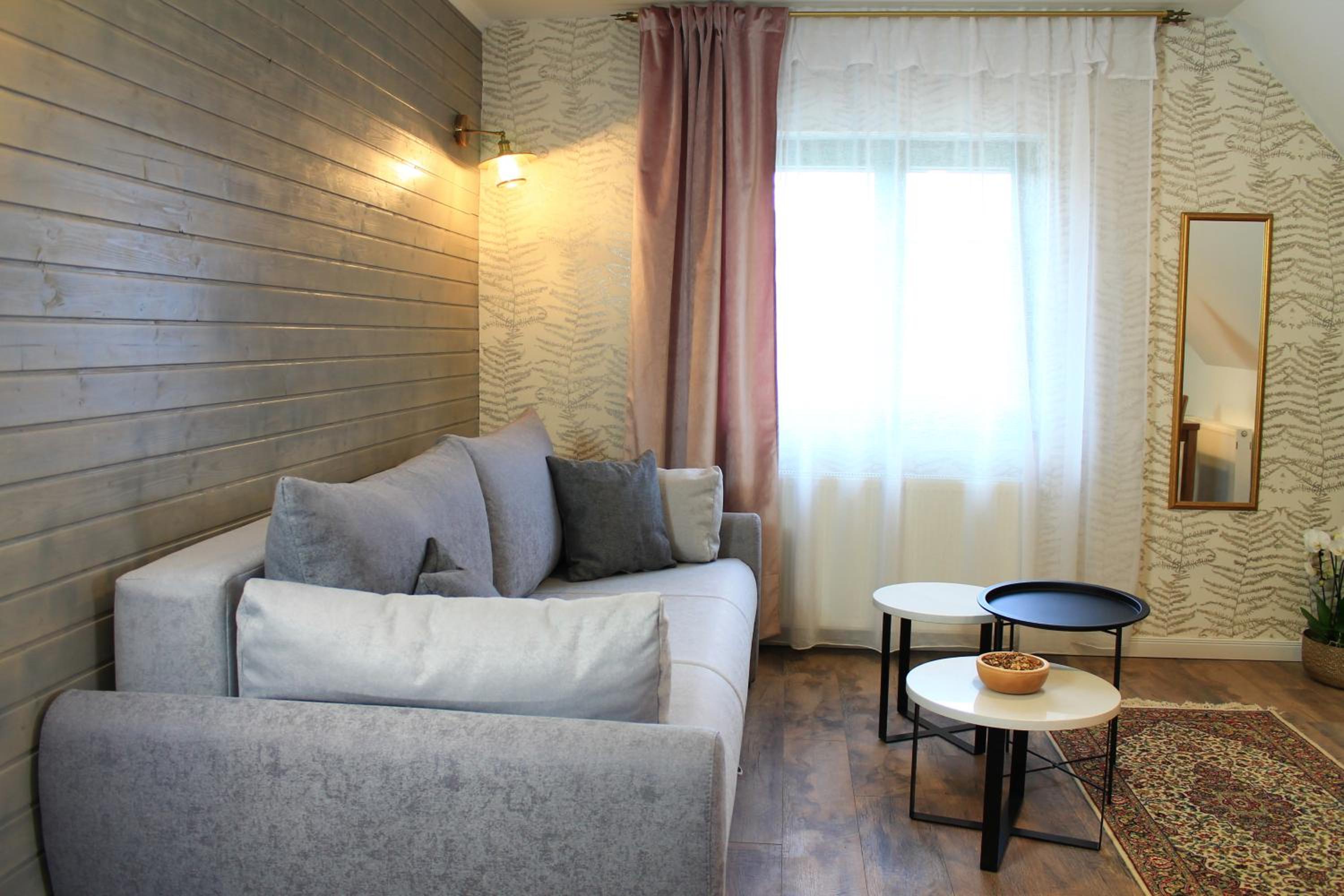 One-Bedroom Apartment - Roses