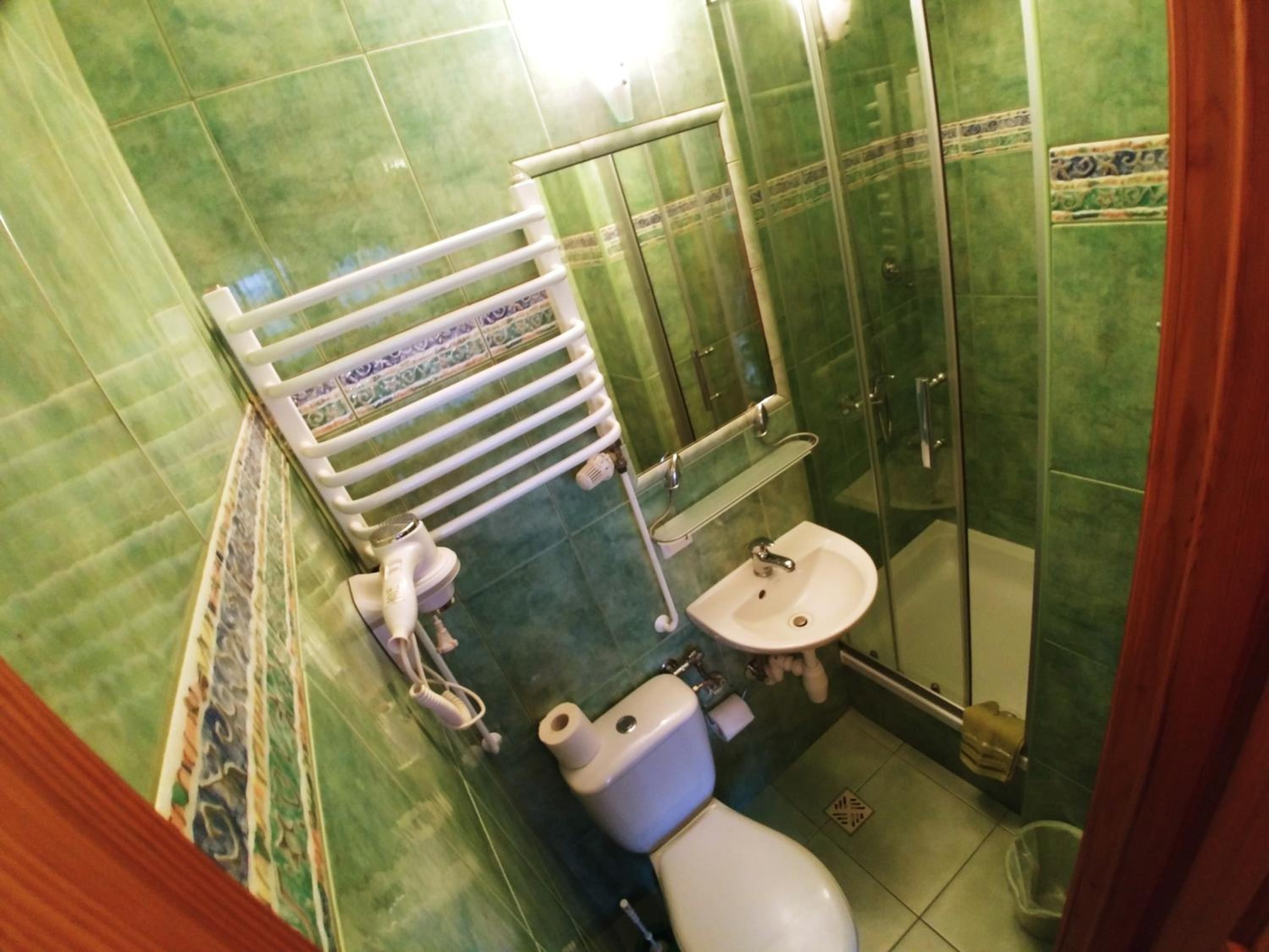 Double Room with Private Bathroom - Photo 10