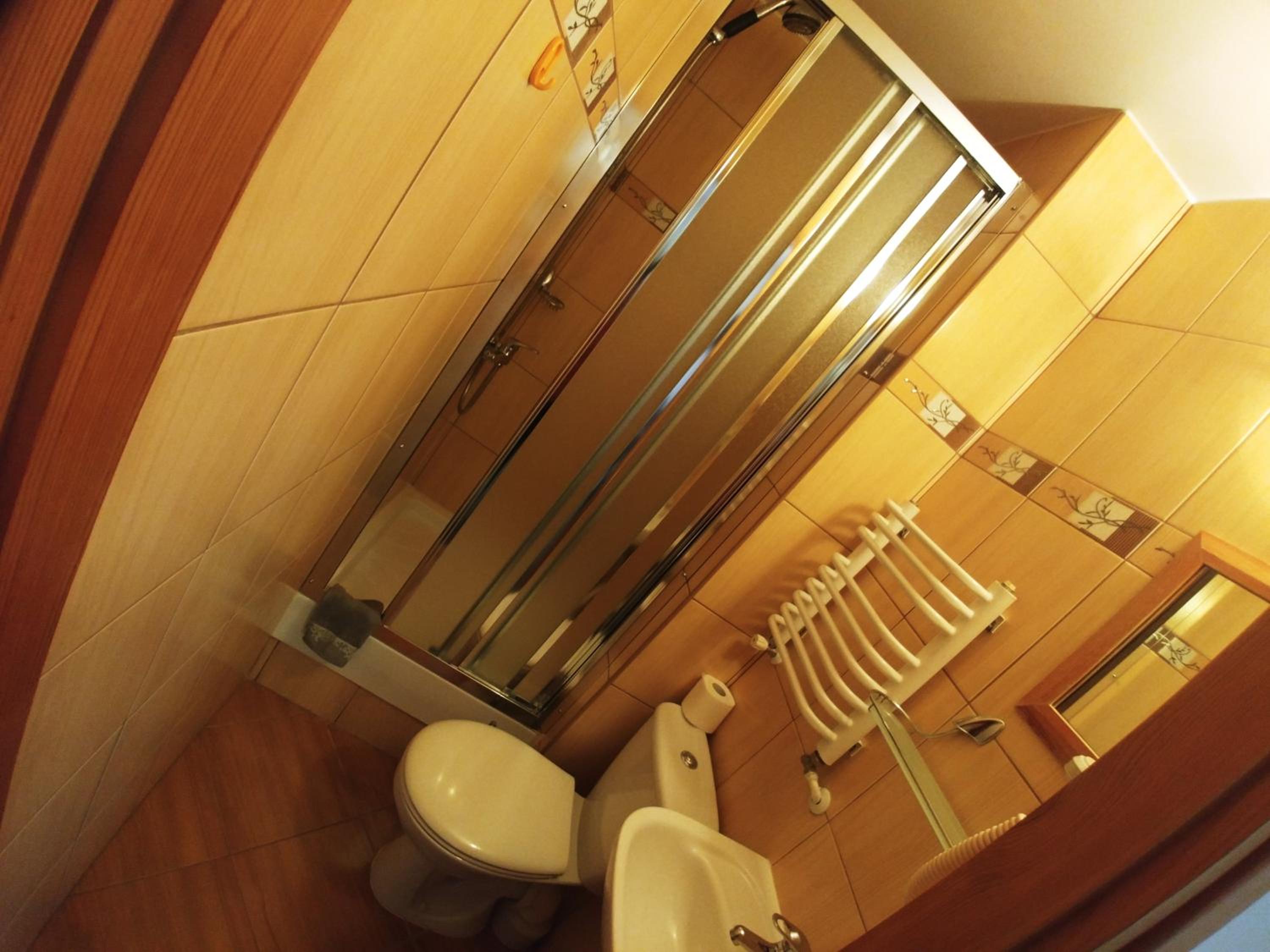 Double Room with Private Bathroom - Photo 18