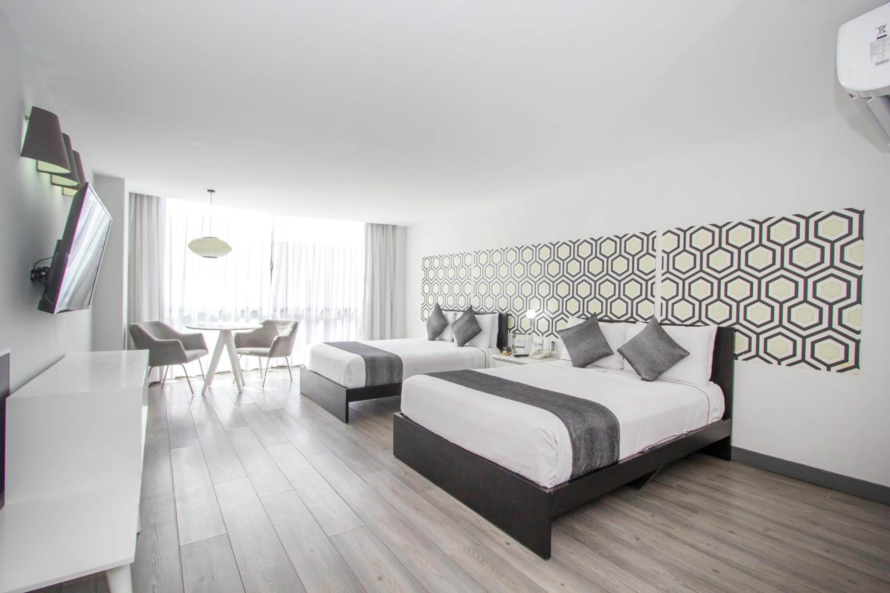 Deluxe Double Room - Photo 13