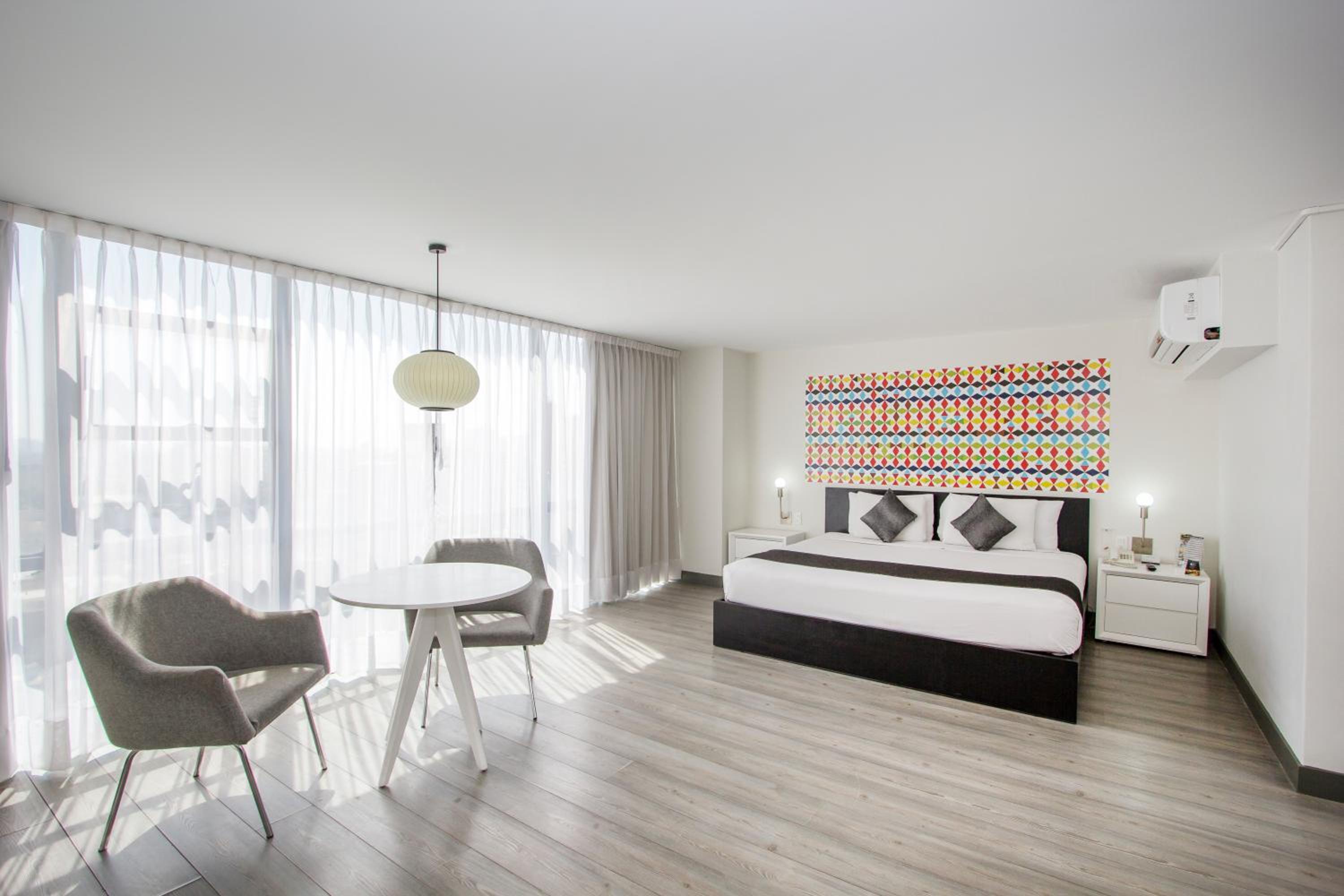Deluxe King Room - Photo 3