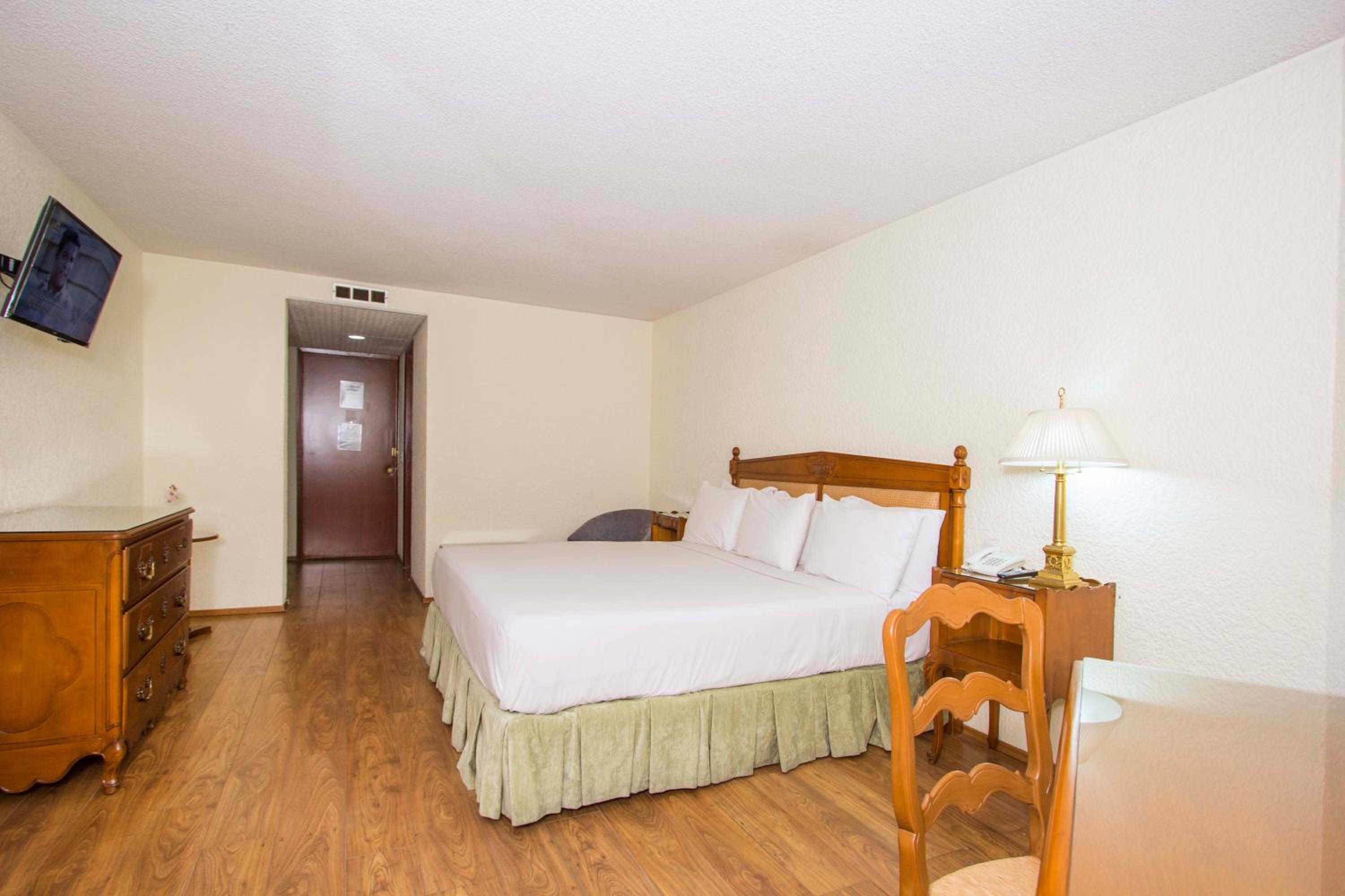 Superior King Room - Photo 10