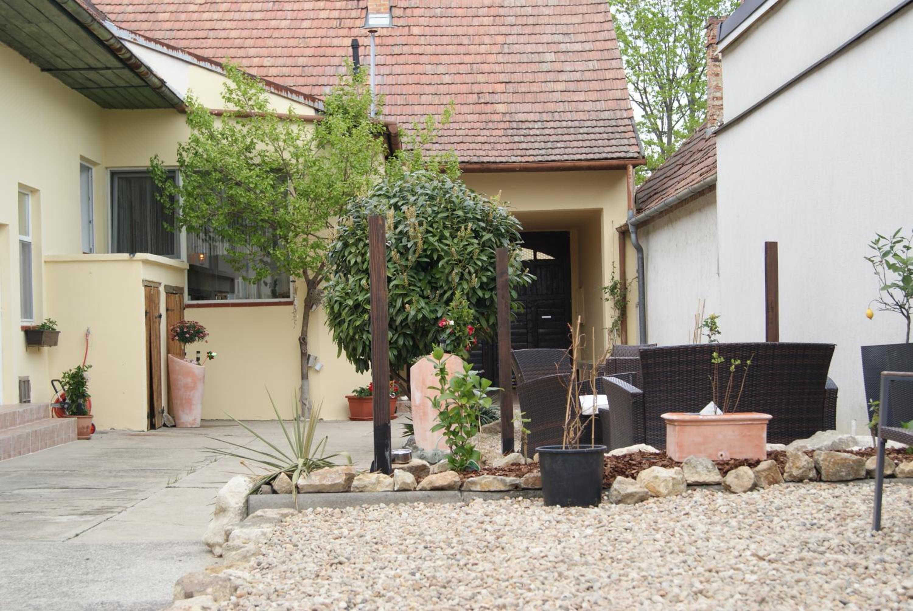 Two-Bedroom Apartment (8 Adults) - Photo 12