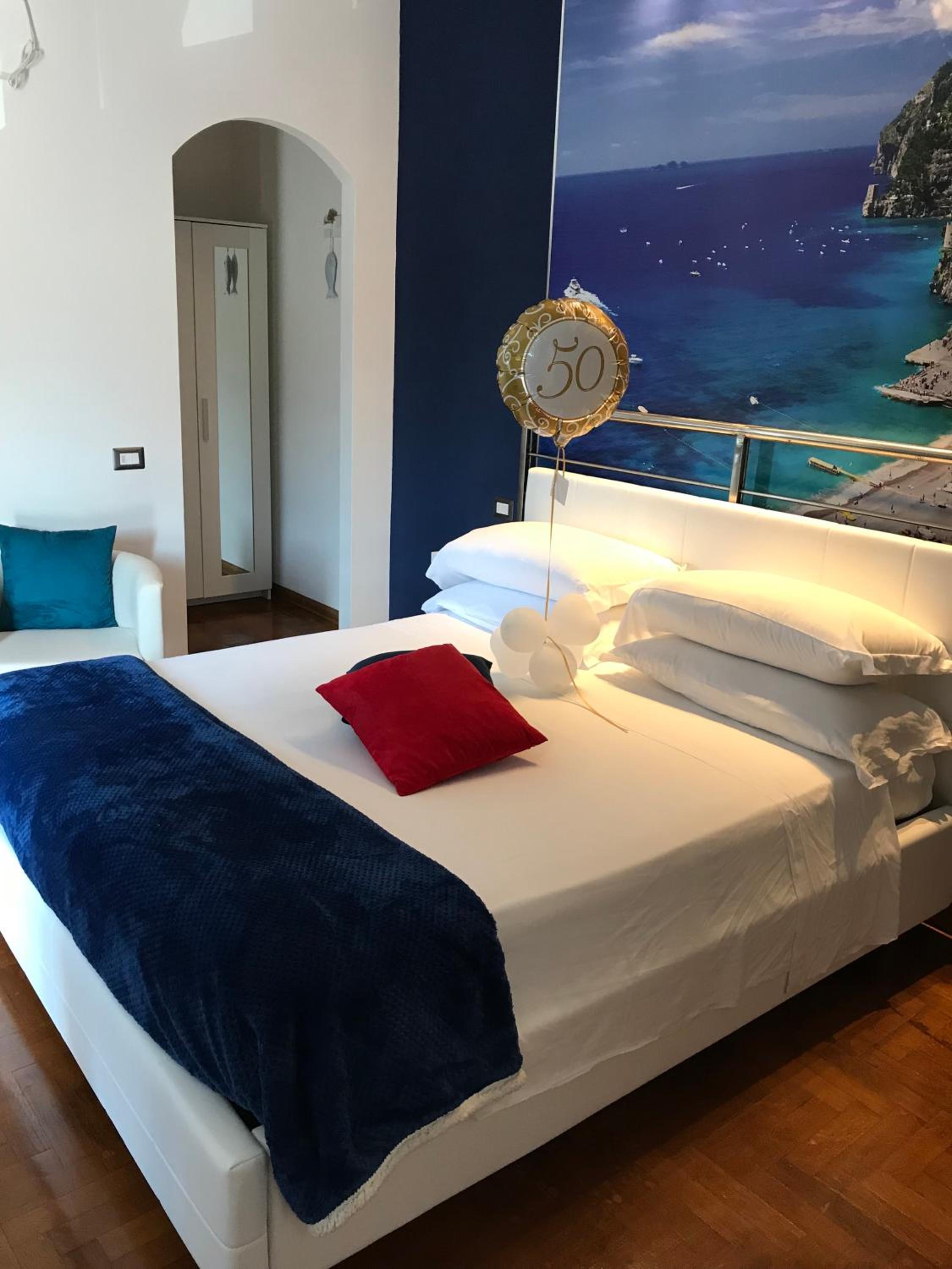 Deluxe King Room photo 1
